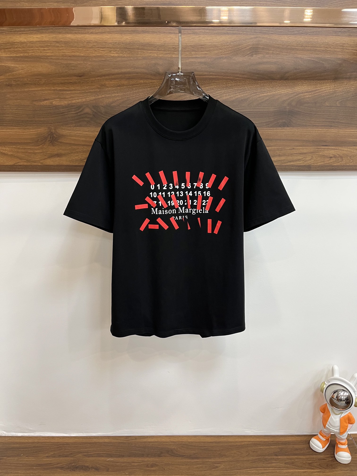 NO:123597,Mainly recommended Majila is exclusively designed for new autumn fashion casual round neck short sleeves, high-density 320g pure cotton fabric, high-end needle embroidery, high-end European version original single T-shirt, trendy and fashionable casual half-sleeved, high breathable and comfortable, impeccable details, brand element design concept, reflecting high quality. It presents casual cut, and the upper body style is superb!  Massion Margiela, T-shirt,tees, t-shirt,alexander wang19860909主推 马吉拉 独家专供秋季新款时尚休闲圆领短袖,高密度320克纯棉面料,高级密针刺绣、高端欧版原单T恤,潮流时尚休闲半袖 透气舒适度高,细节无可挑剔,品牌元素设计理念,体现高品质.呈现休闲裁剪,上身版型超赞！码数M-3XL H2025新款首发,,masion margiela,T-shirt,tees，t-shirt,alexander wang,Men's clothing