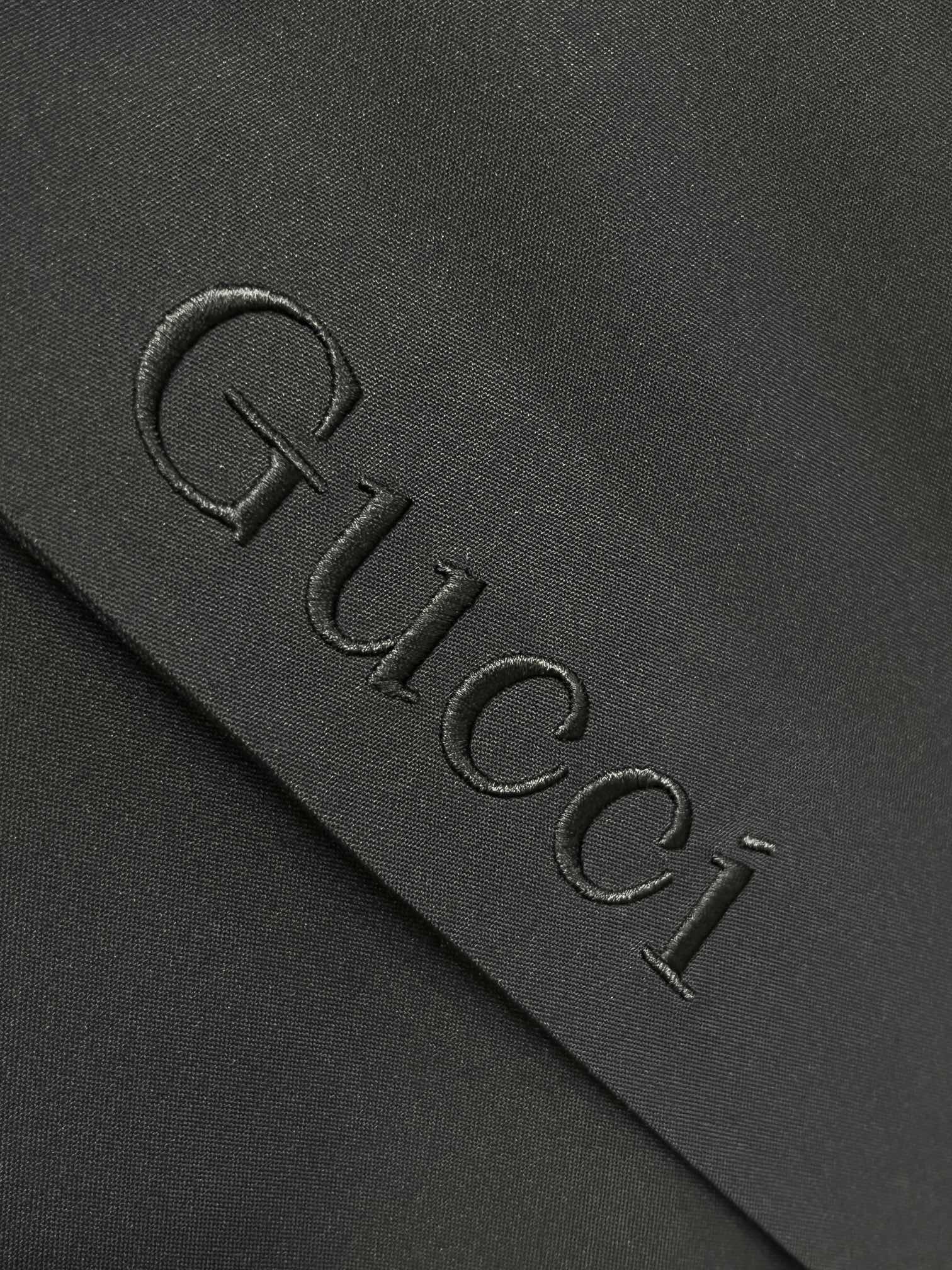 主推Gucci2024秋冬新款️古驰新款连帽羽绒服外套选用亮泽尼龙面料打造经典刺绣设计logo充盈填充舒