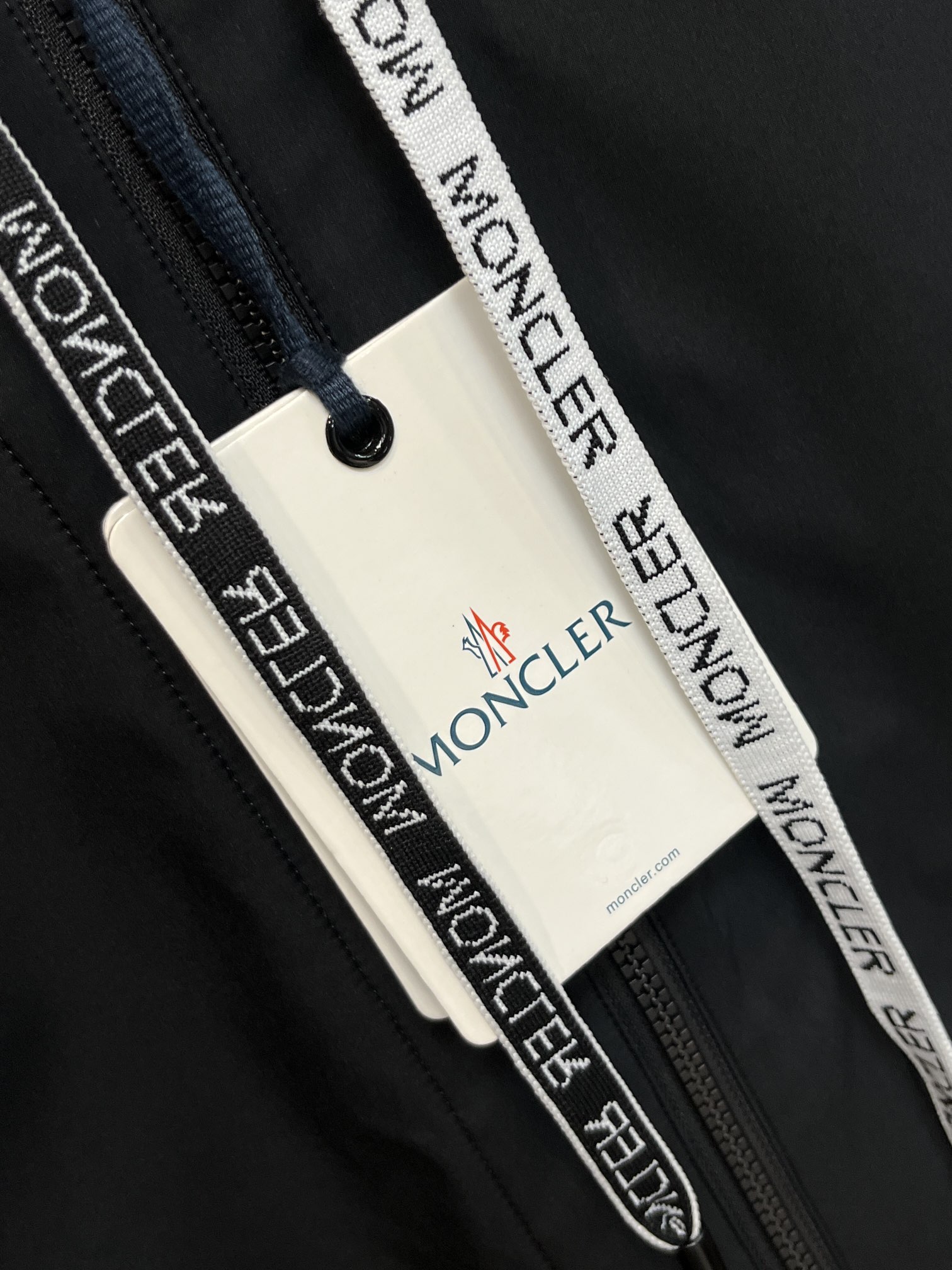 主推Moncler2024ss秋季新款发布蒙口轻奢休闲连帽外套薄棉款秋冬时尚潮流休闲夹克穿上就是舒适自在