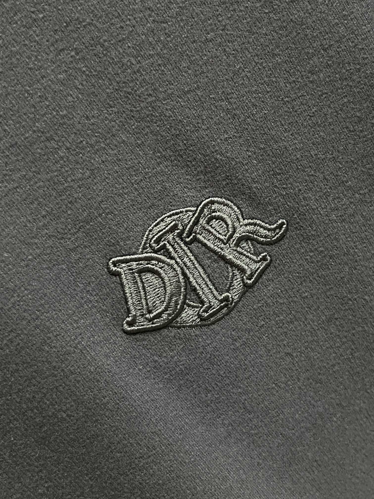 主推Dior2024秋冬新品发布迪奥长袖圆领T恤定义高端产品针织黄金羊毛整衣裁片定制起脚领口毛衣套口拥有