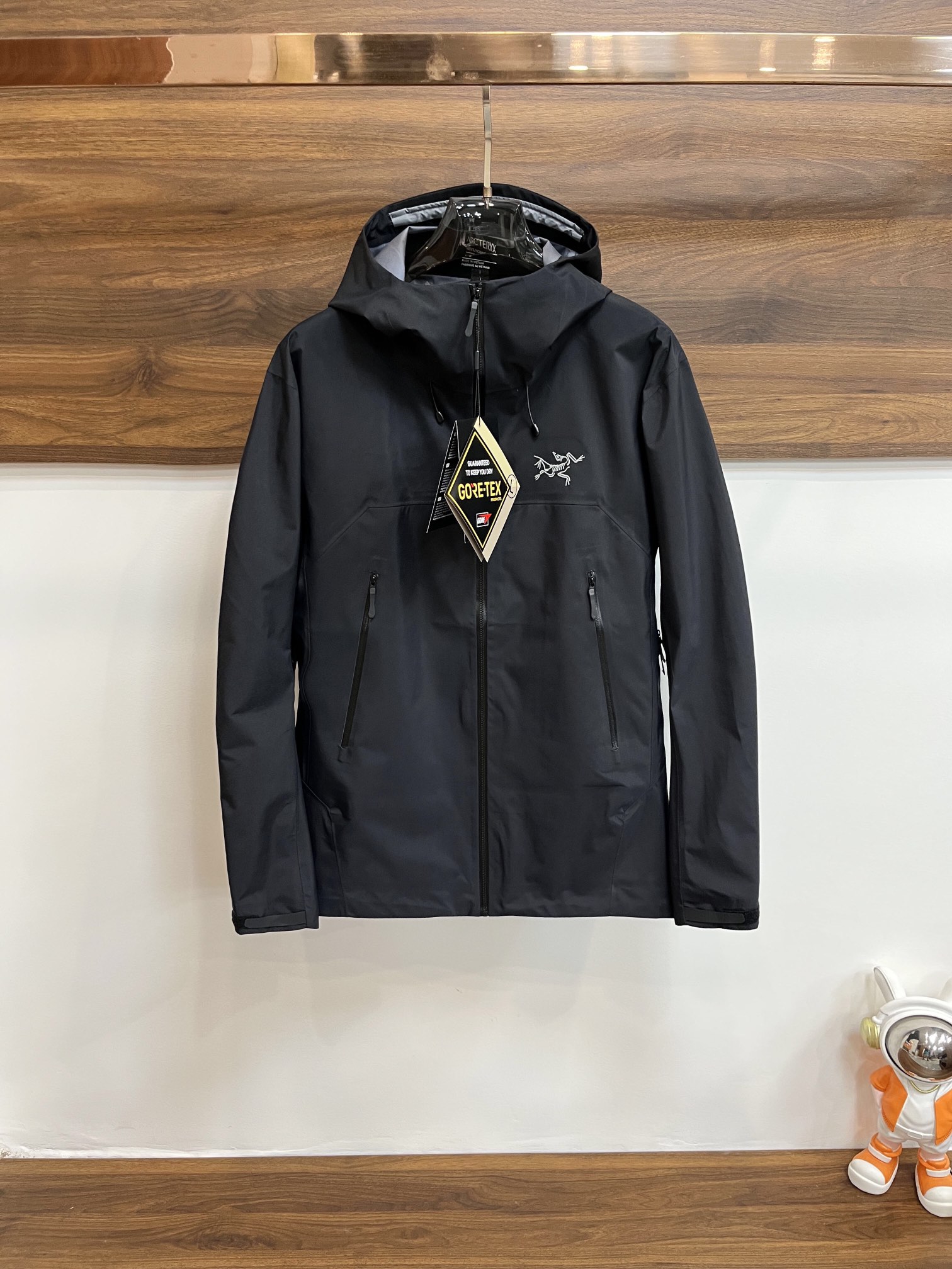 NO:123605,The main recommendation is Archaeoptera Bird, the new autumn and winter new style of Archaeoptera Bird, the men's light luxury hooded jacket, the high-end European version of the trendy fashion sports jacket is breathable and comfortable, the details are impeccable, the brand element design concept reflects high quality. It presents casual cut, and the upper body style is superb!  S-XXXL H new model debut, arc'teryx, jackets & coats,hats,alexander wang19860909主推 始祖鸟 秋冬新款首发始祖鸟潮男轻奢连帽外套,高端欧版潮流时尚运动外套透气舒适度高,细节无可挑剔,品牌元素设计理念,体现高品质.呈现休闲裁剪,上身版型超赞！码数S-XXXL H新款首发,arc'teryx,jackets & coats,hats,alexander wang,Men's clothing