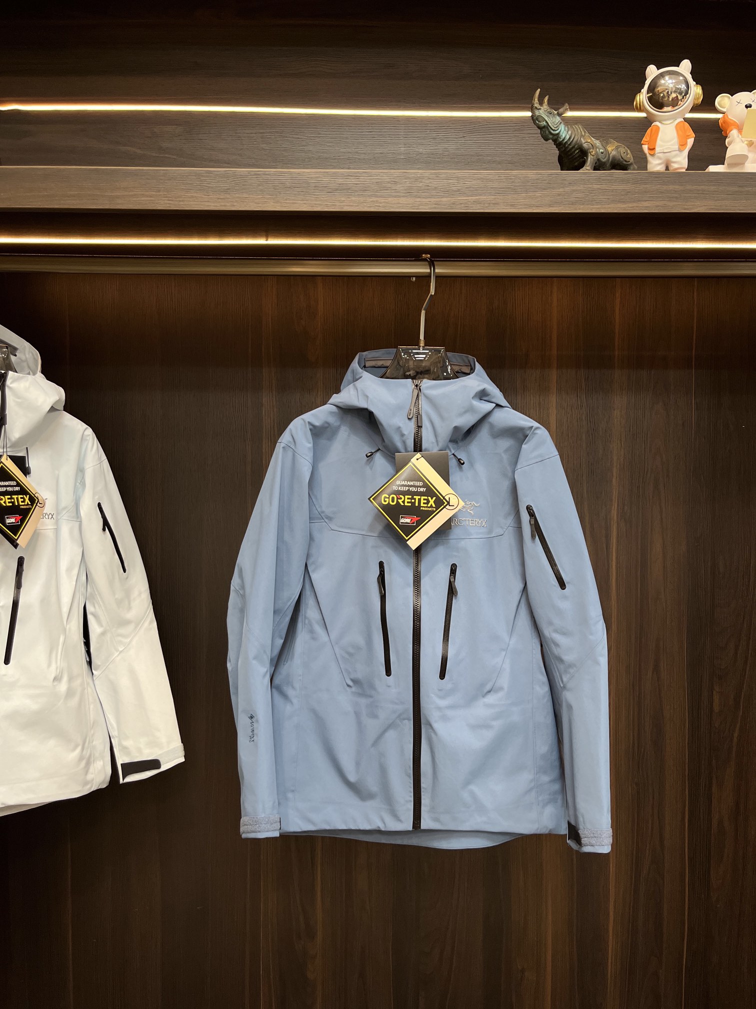 NO:123609,The main recommendation is Archaeoptera Bird, the new autumn and winter new style of Archaeoptera Bird, the men's light luxury hooded jacket, the high-end European version of the trendy fashion sports jacket is breathable and comfortable, the details are impeccable, the brand element design concept reflects high quality. It presents casual cut, and the upper body style is superb!  S-XXXL H new model debut, arc'teryx, jackets & coats,hats,alexander wang19860909主推 始祖鸟 秋冬新款首发始祖鸟潮男轻奢连帽外套,高端欧版潮流时尚运动外套透气舒适度高,细节无可挑剔,品牌元素设计理念,体现高品质.呈现休闲裁剪,上身版型超赞！码数S-XXXL H新款首发,arc'teryx,jackets & coats,hats,alexander wang,Men's clothing