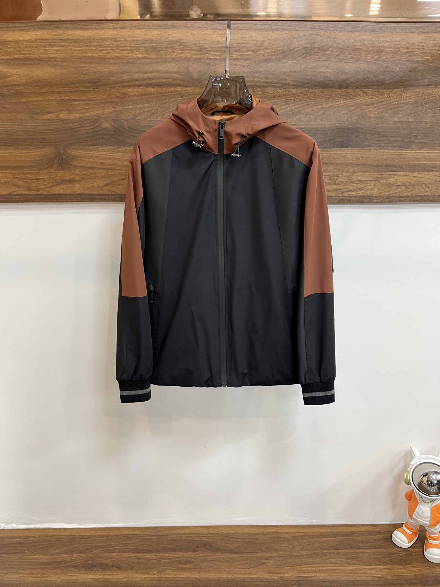 NO:127880,The main recommendation is Zegna Ss's new autumn style released Zegna light luxury casual hooded jacket, new autumn and winter products with thin cotton jackets, fashionable and trendy casual jackets, comfortable, lazy and casual, combined with clean and simple colors, it is particularly durable, suitable for daily wear~ launches fashionable items that embellish vitality, size 48-56 New models are launched in H2025,,zegna, jackets & coats,hats,alexander wang19860909主推 Zegna ss秋季新款发布杰尼亚轻奢休闲连帽外套,秋冬新品夹薄棉外套时尚潮流休闲外套,穿上就是舒适自在慵懒而随性,结合干净简单的色系就特别耐看,适合日常穿着~倾情推出缀饰活力的时尚单品, 尺码48-56 新款首发H2025,,zegna,jackets & coats,hats,alexander wang,Men's clothing