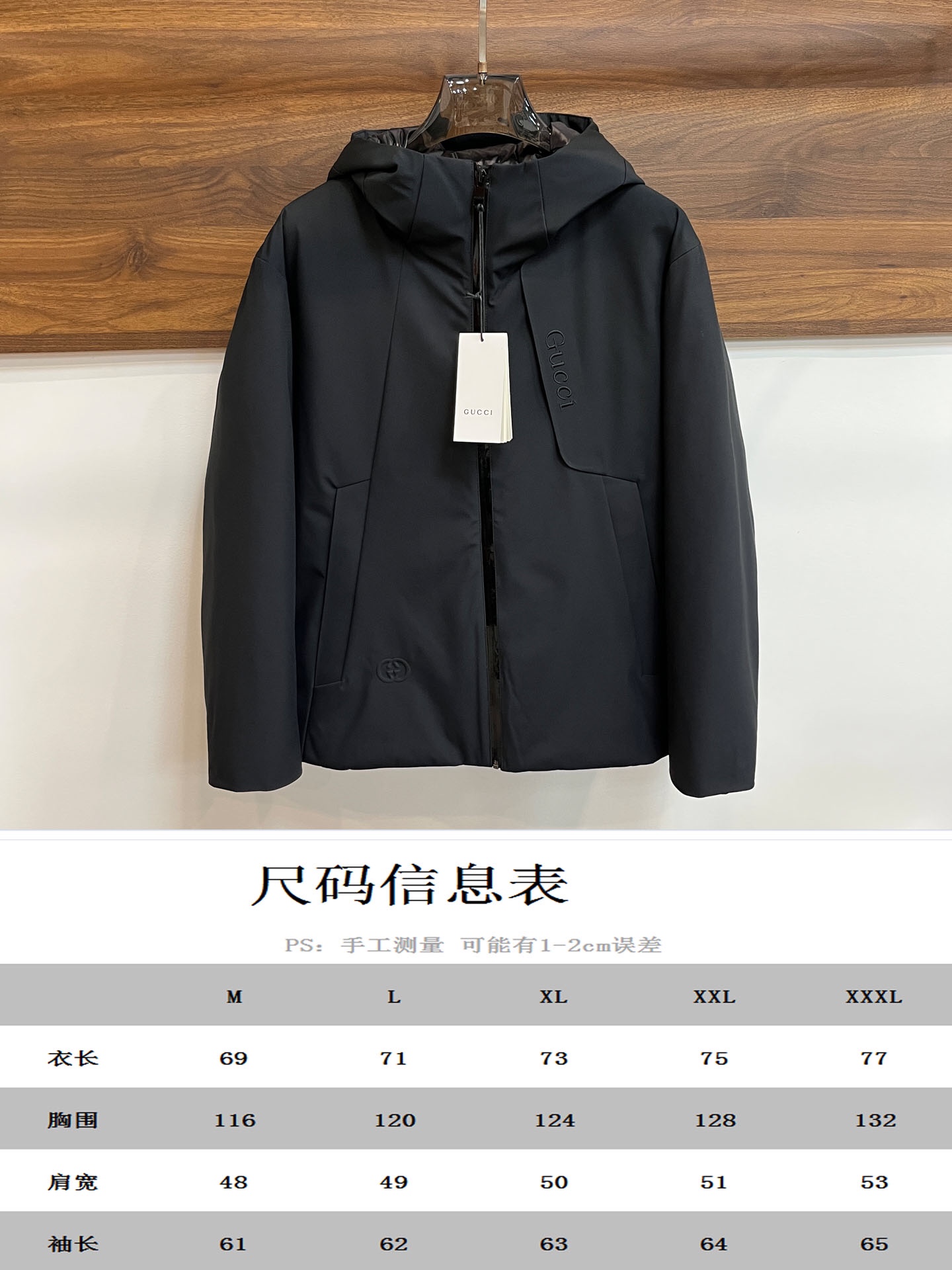 主推Gucci2024秋冬新款️古驰新款连帽设计羽绒服外套选用亮泽尼龙面料打造胸前经典印花设计logo充