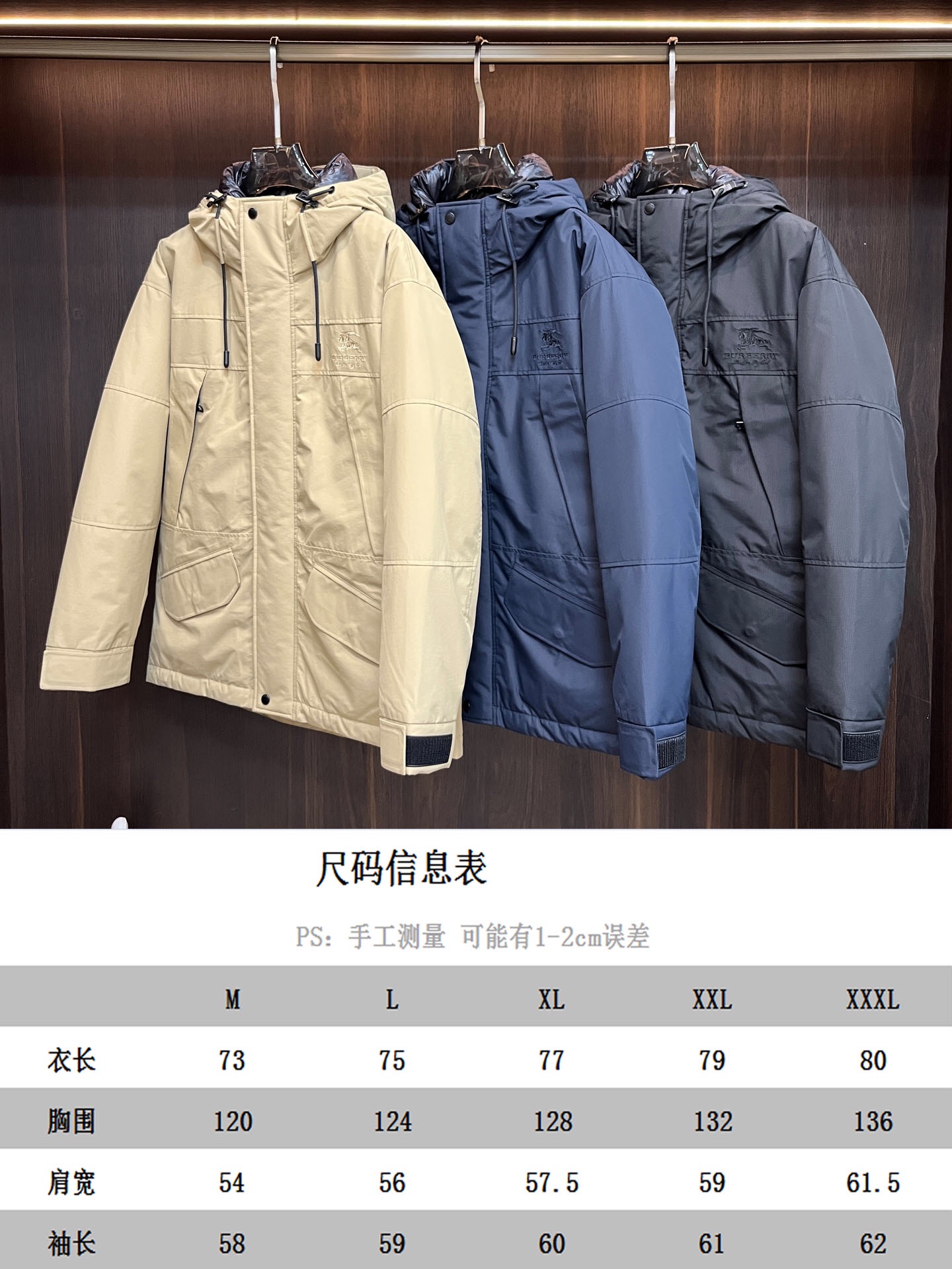 主推Burberry2024秋冬新款️巴宝莉新款连帽设计羽绒服外套选用亮泽尼龙面料打造胸前经典印花设计l