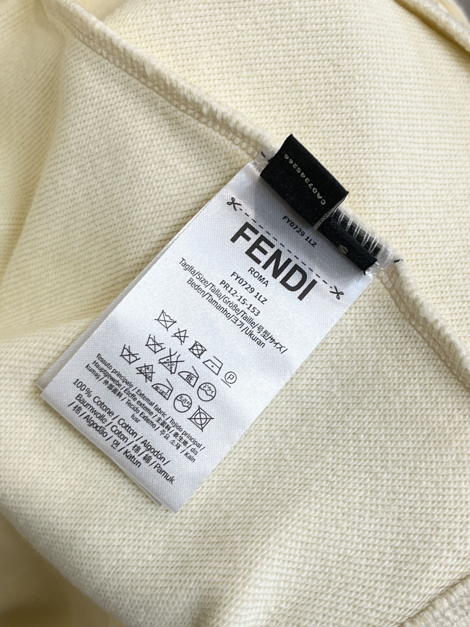 主推Fendi2024秋冬新款发布芬迪立领外套独家客供新款专柜同款夹克透气舒适休闲！高级感满满！细节精致