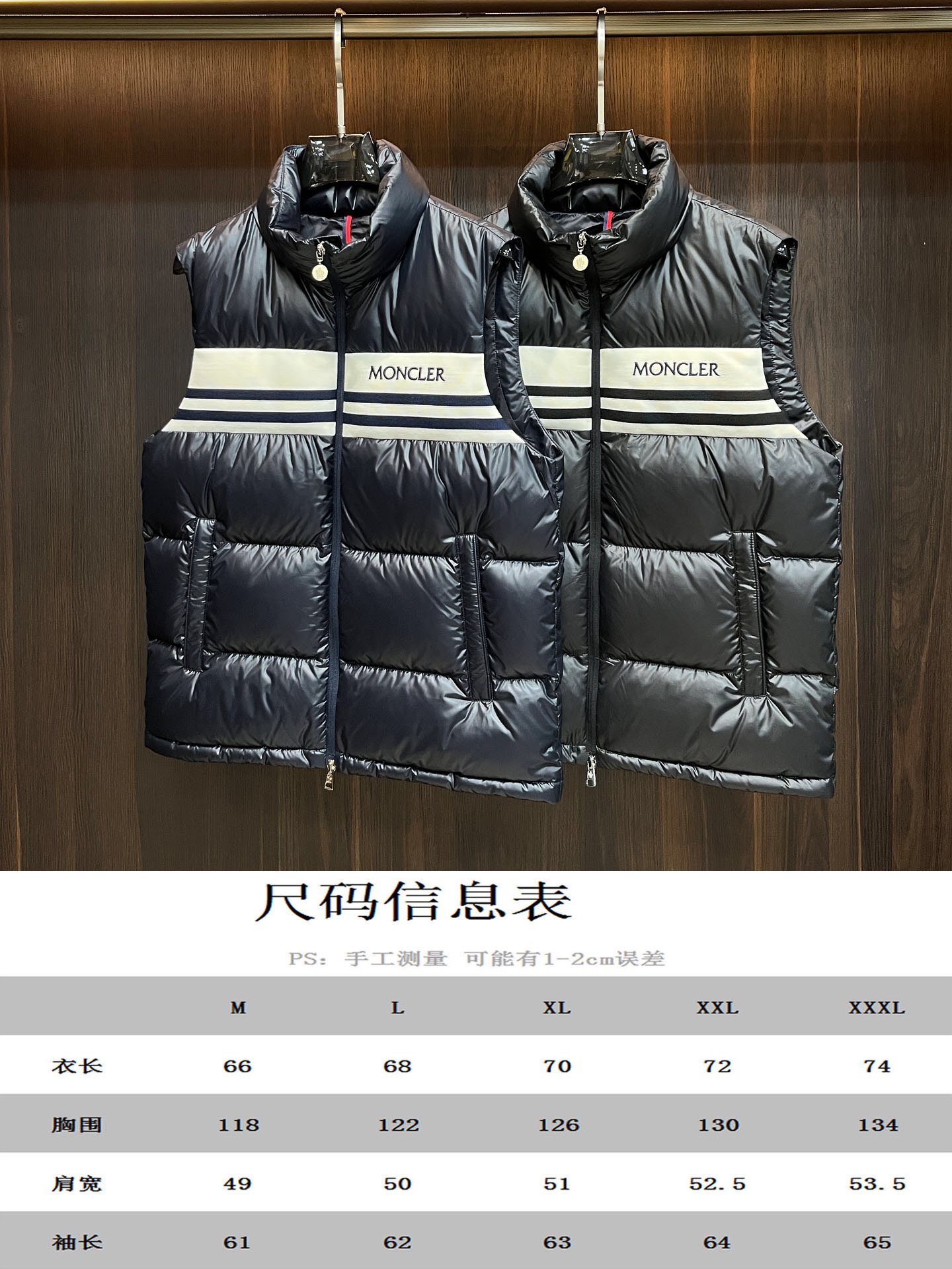 主推Moncler2024秋冬新款羽绒蒙口新款立领设计羽绒服马甲外套选用亮泽尼龙面料打造胸前经典印花设计