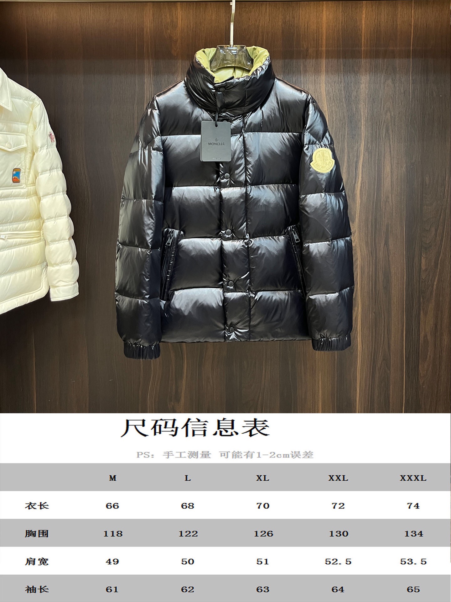 主推Moncler2024秋冬新款羽绒蒙口新款立领设计羽绒服外套选用亮泽尼龙面料打造胸前经典印花设计lo