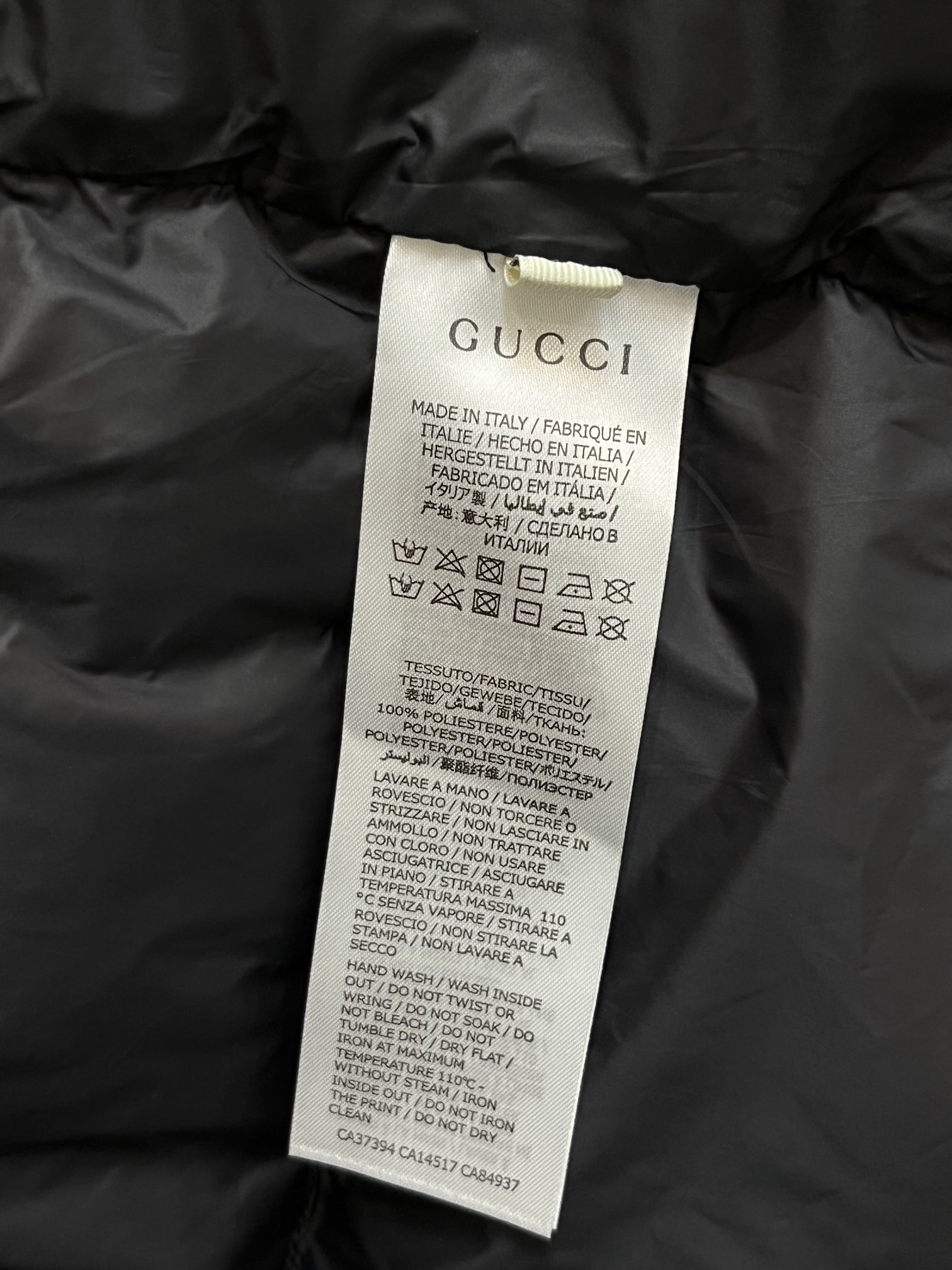 主推Gucci2024秋冬新款羽绒️古驰新款连帽设计羽绒服外套选用亮泽尼龙面料打造胸前经典印花设计log