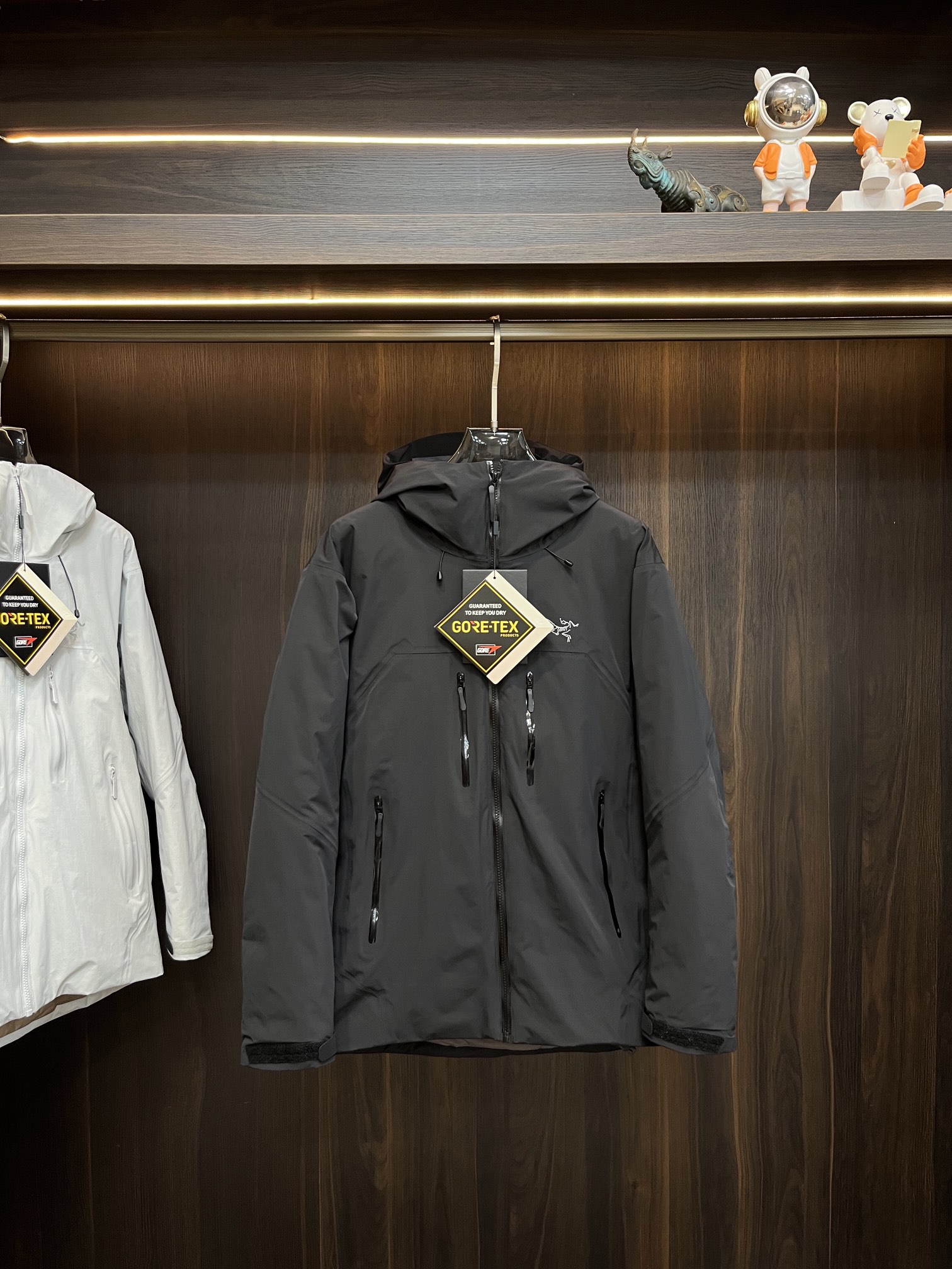 NO:712488,Exchange Arctery's top quality 24S autumn and winter new Arc'teryx outdoor sports jacket down jacket after the year!  The best product on the market, genuine 90% white duck down-filled lightweight unisex luxury outdoor sports three-proof down jacket!  Size M-3XL H new model debut, arc'teryx, down jacket,19860909年后退换 Arctery 顶级品质24S秋冬新款始祖鸟户外运动冲锋衣羽绒服！市场最高货,真正的90％白鸭绒填充轻男女同款 轻奢户外运动三防羽绒服！尺码M-3XL H新款首发,arc'teryx,down jacket,,Men's clothing