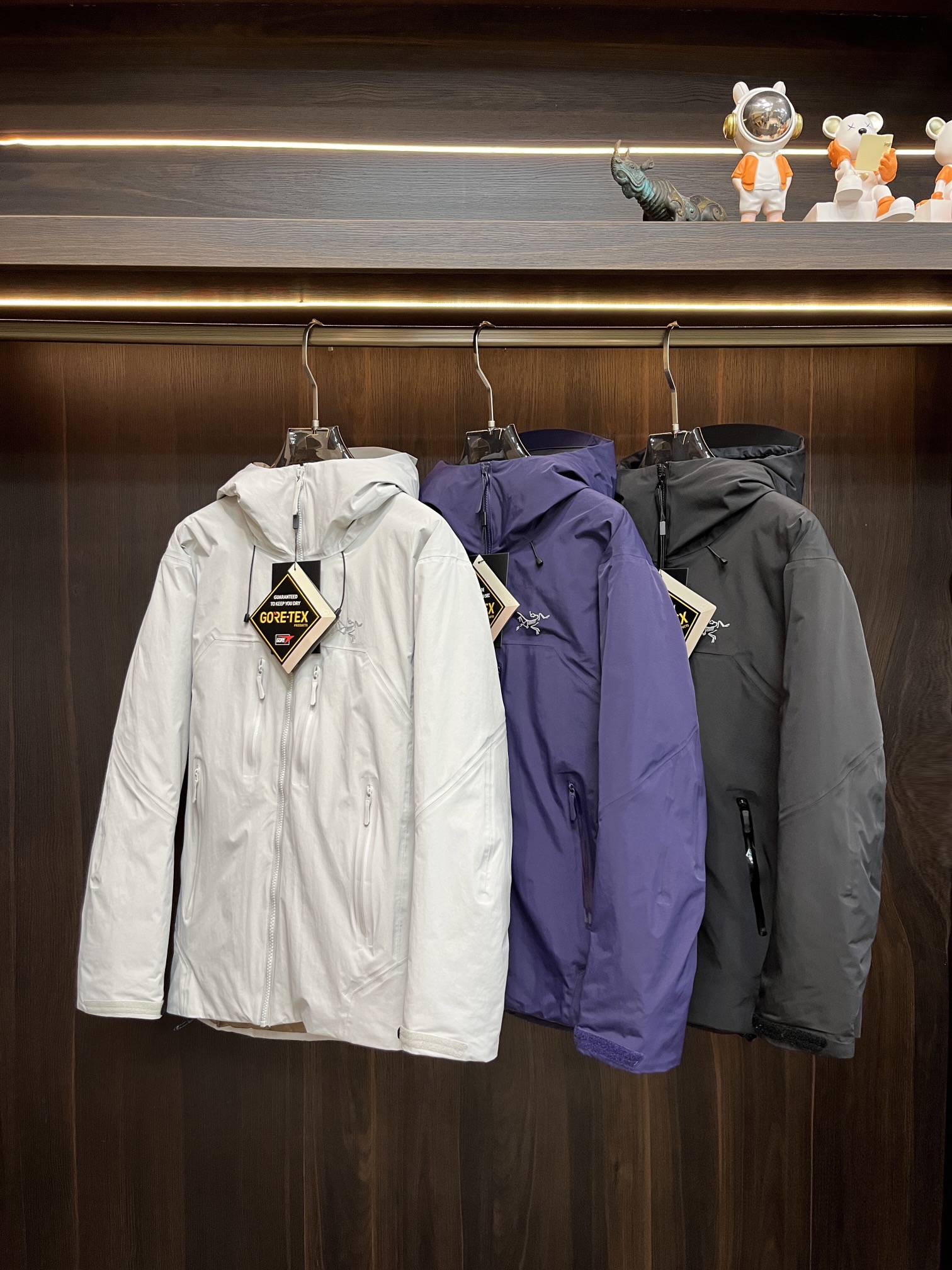 NO:629203,Mainly recommend Arctery's top quality 24S new autumn and winter Arc'teryx outdoor sports jacket down jacket!  The best product on the market, genuine 90% white duck down-filled lightweight unisex luxury outdoor sports three-proof down jacket!  Size M-3XL H2025 new model debut,arc'teryx,down jacket,alexander wang19860909主推 Arctery 顶级品质24S秋冬新款始祖鸟户外运动冲锋衣羽绒服！市场最高货,真正的90％白鸭绒填充轻男女同款 轻奢户外运动三防羽绒服！尺码M-3XL H2025新款首发,arc'teryx,down jacket,alexander wang,Men's clothing