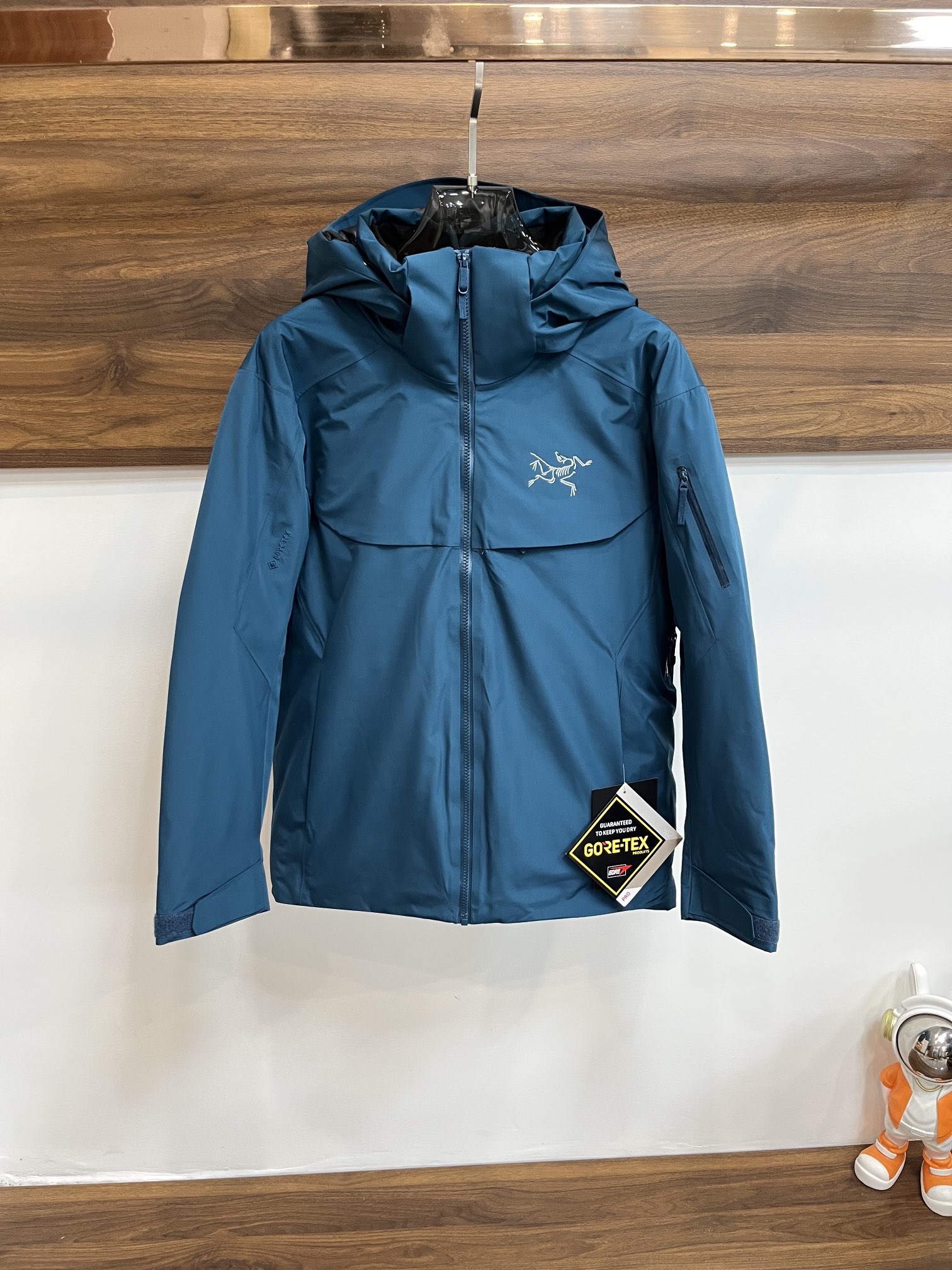 NO:601771,Mainly recommend Arc'teryx Macai series top quality 24S new autumn and winter Arc'teryx outdoor sports jacket down jacket!  Comes with 90 national standard white duck down jacket!  The best product on the market, genuine 90% white duck down-filled lightweight unisex luxury outdoor sports three-proof down jacket!  Size M-3XL H new model debut,arc'teryx,down jacket,alexander wang19860909主推 始祖鸟 Macai系列顶级品质24S秋冬新款始祖鸟户外运动冲锋衣羽绒服！配90国标白鸭绒羽绒服！市场最高货,真正的90％白鸭绒填充轻男女同款 轻奢户外运动三防羽绒服！尺码M-3XL H新款首发,arc'teryx,down jacket,alexander wang,Men's clothing