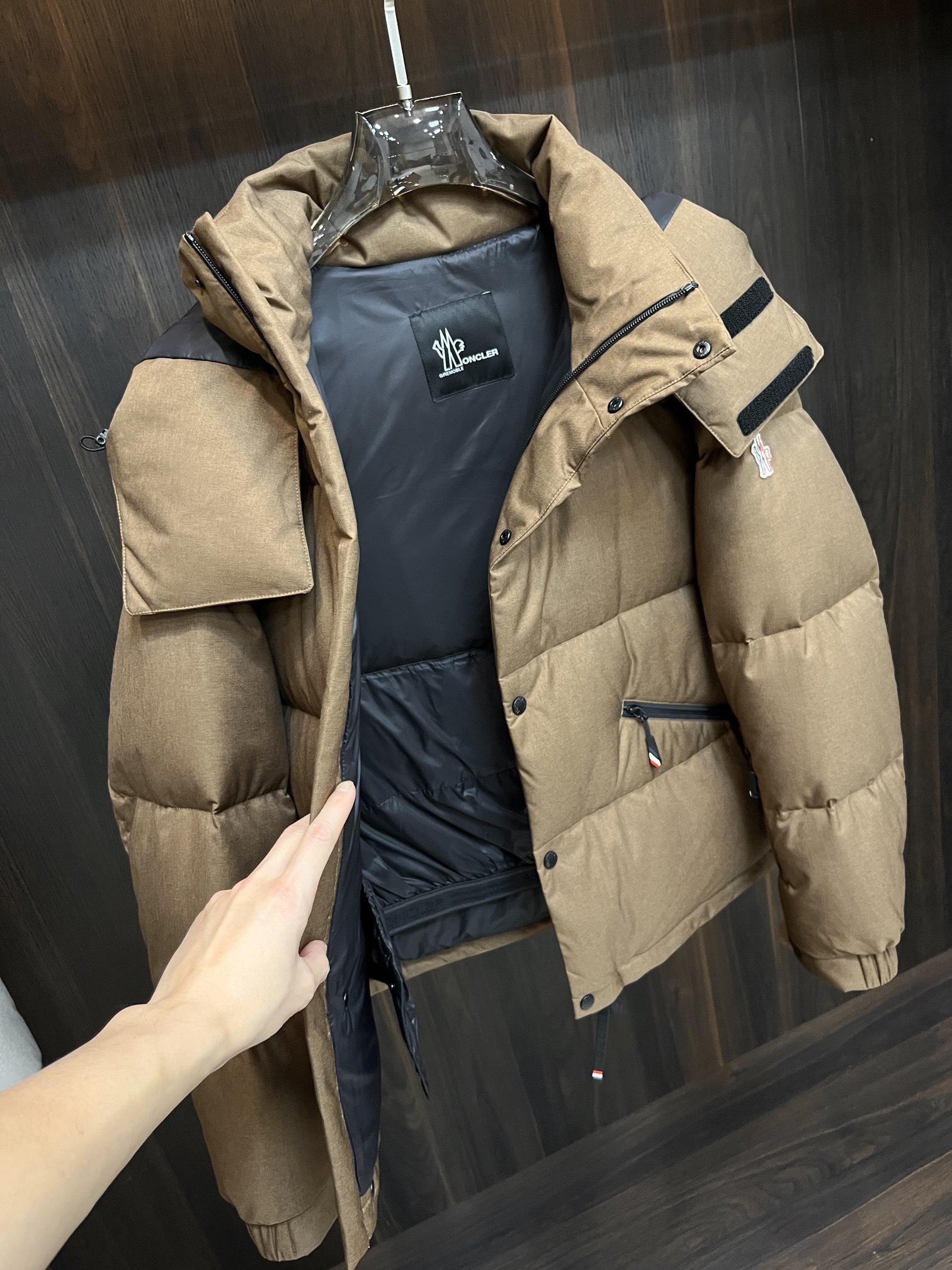 Moncler 蒙口 2025爆款羽绒🍒连帽羽绒，帽可拆，90白鸭绒填充，轻奢顶级休闲潮流外套！尺码/M