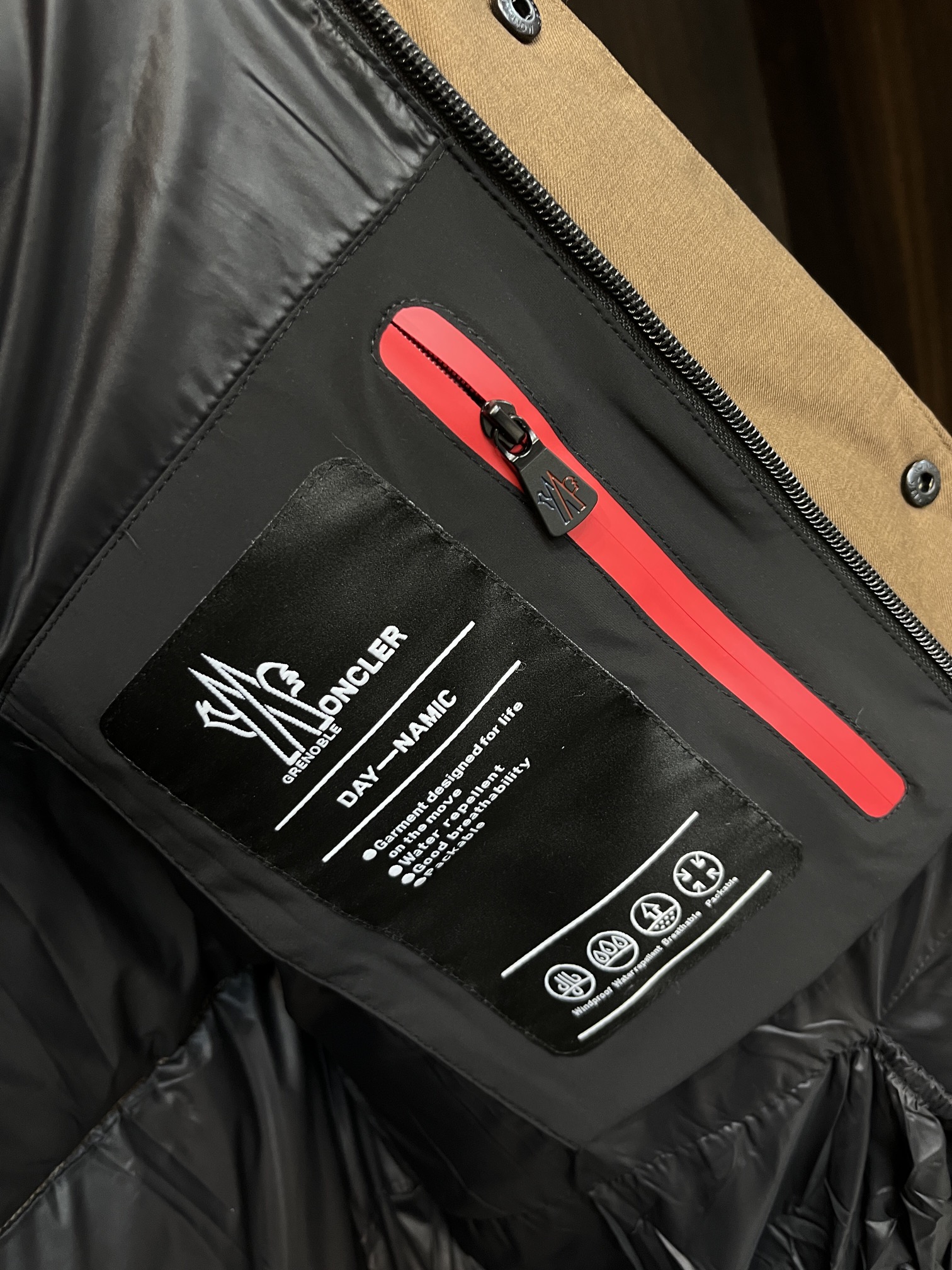 Moncler 蒙口 2025爆款羽绒🍒连帽羽绒，帽可拆，90白鸭绒填充，轻奢顶级休闲潮流外套！尺码/M