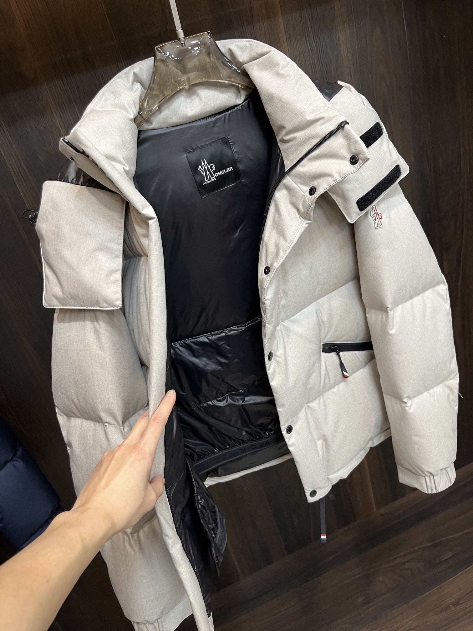 Moncler 蒙口 2025爆款羽绒🍒连帽羽绒，帽可拆，90白鸭绒填充，轻奢顶级休闲潮流外套！尺码/M