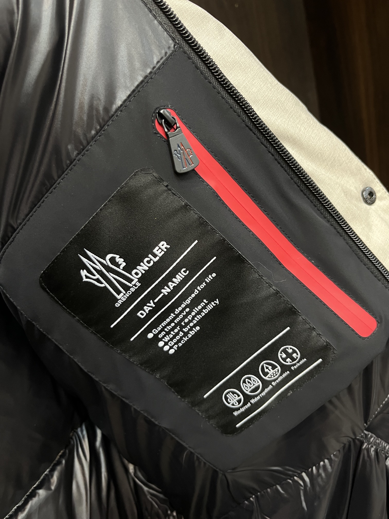 Moncler 蒙口 2025爆款羽绒🍒连帽羽绒，帽可拆，90白鸭绒填充，轻奢顶级休闲潮流外套！尺码/M