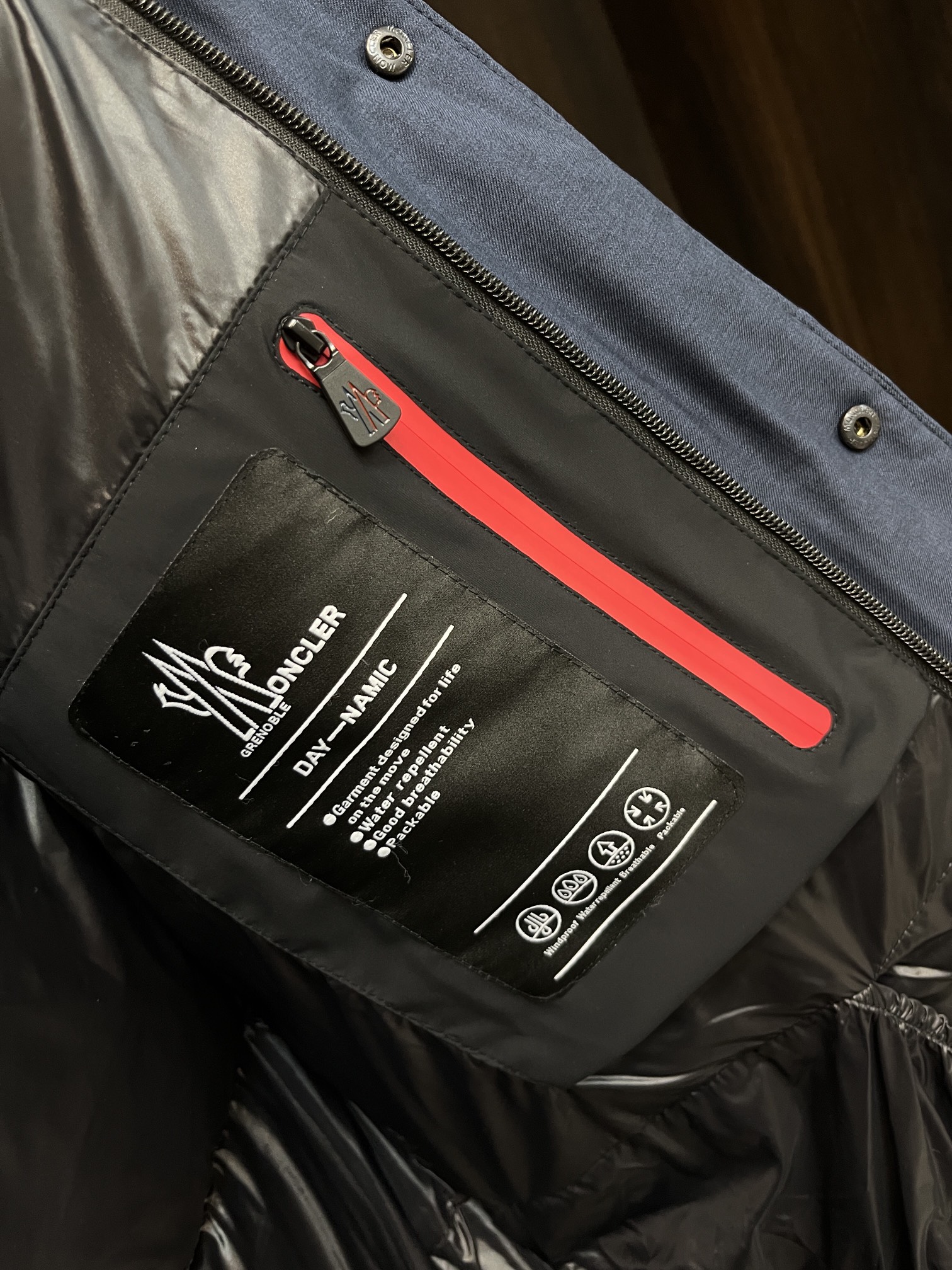 Moncler 蒙口 2025爆款羽绒🍒连帽羽绒，帽可拆，90白鸭绒填充，轻奢顶级休闲潮流外套！尺码/M