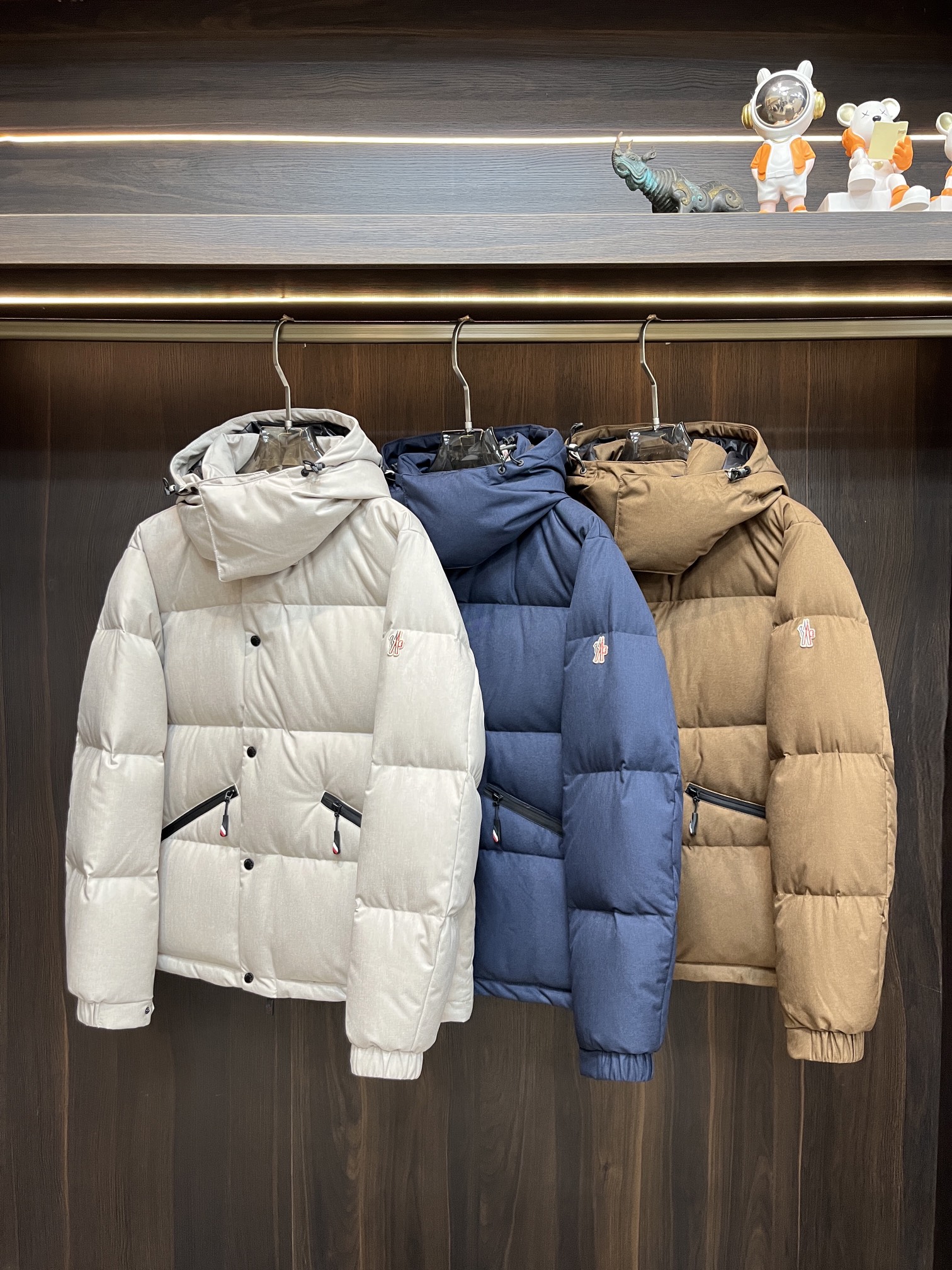 Moncler 蒙口 2025爆款羽绒🍒连帽羽绒，帽可拆，90白鸭绒填充，轻奢顶级休闲潮流外套！尺码/M