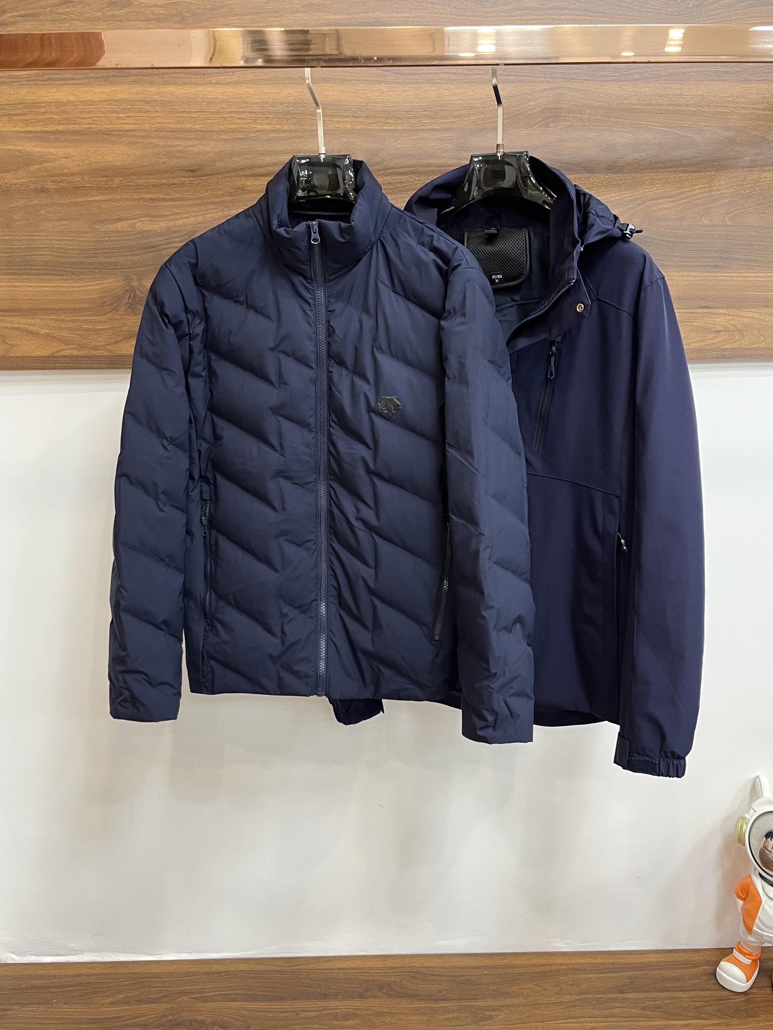 NO:608371,Mainly recommend Descente's 2025 popular down three-in-one down jacket, with a removable hood and 90% white duck down filling!  Light luxury top casual down!  Size L-4XL H2025 spring new style,,down jacket,hats,alexander wang19860909主推 迪桑特 2025爆款羽绒三合一羽绒冲锋衣,帽可拆、90白鸭绒填充！轻奢顶级休闲羽绒！尺码L-4XL H2025春季新款,,down jacket,hats,alexander wang,Men's clothing
