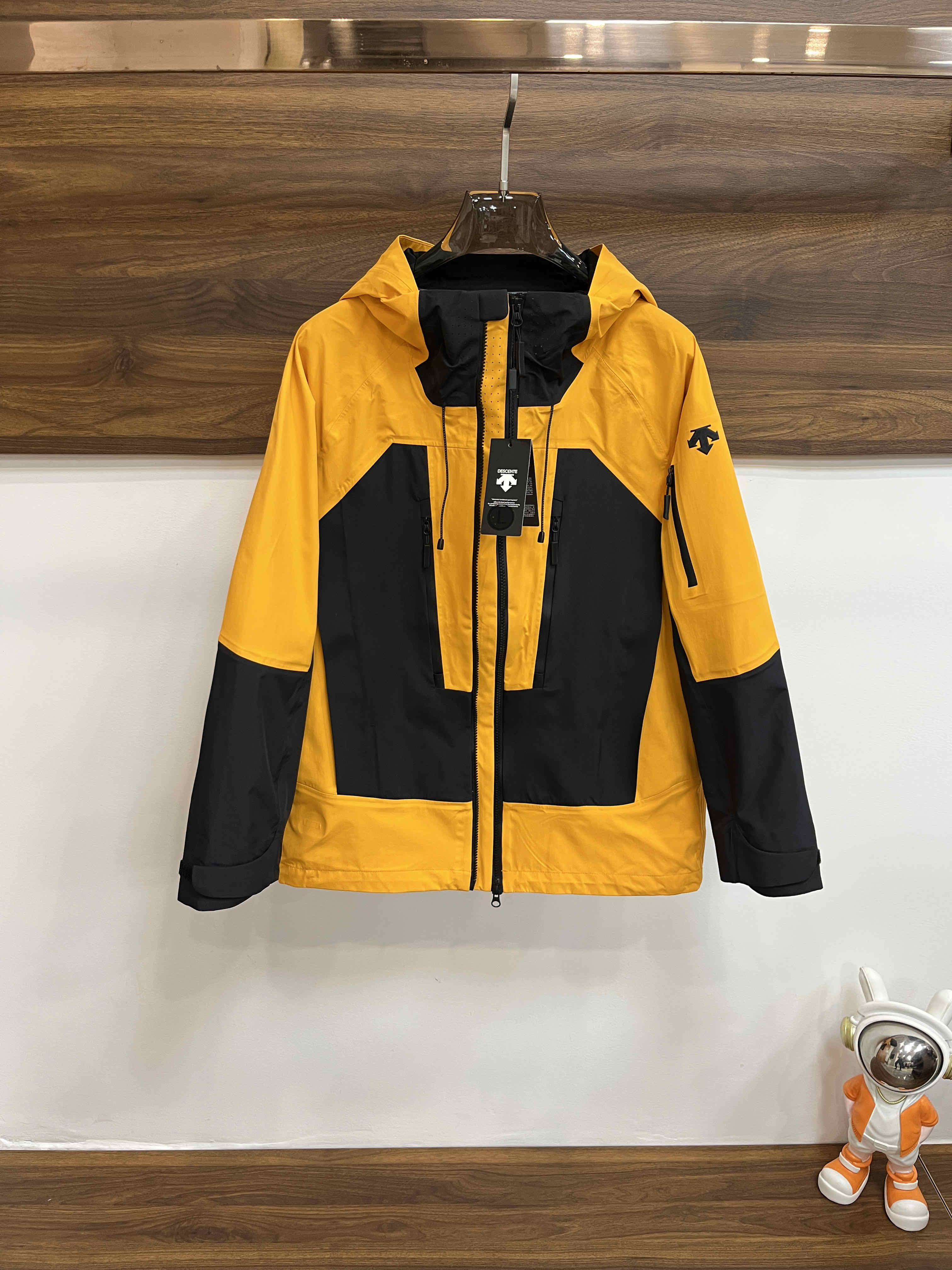 NO:612836,Mainly recommend Descente's 2025 popular down hooded down, outdoor three-in-one down jacket, filled with 90 white duck down!  Light luxury top casual down!  Size M-3XL H2025 winter new style,,down jacket,hats,alexander wang19860909主推 迪桑特 2025爆款羽绒连帽羽绒,户外三合一羽绒冲锋衣,90白鸭绒填充！轻奢顶级休闲羽绒！尺码M-3XL H2025冬季新款,,down jacket,hats,alexander wang,Men's clothing
