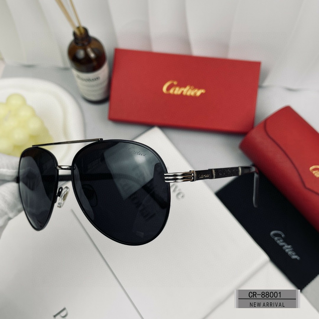 .法国卡地亚-Cartier.宝丽来树脂偏光镜片️.金属镜架轻便佩戴舒适.size60-13-148.新