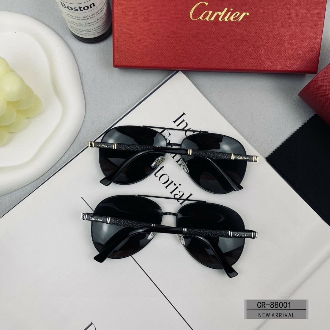 .法国卡地亚-Cartier.宝丽来树脂偏光镜片️.金属镜架轻便佩戴舒适.size60-13-148.新