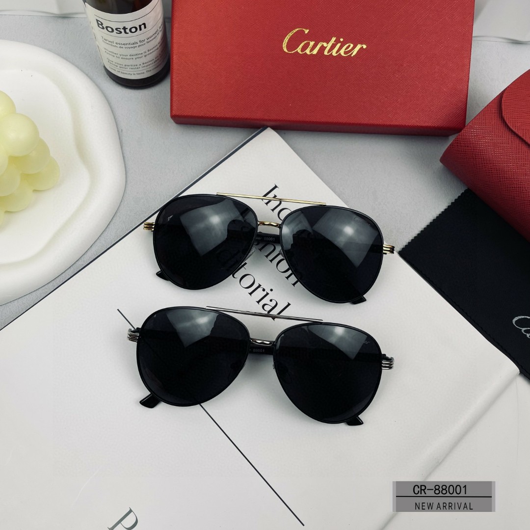 .法国卡地亚-Cartier.宝丽来树脂偏光镜片️.金属镜架轻便佩戴舒适.size60-13-148.新