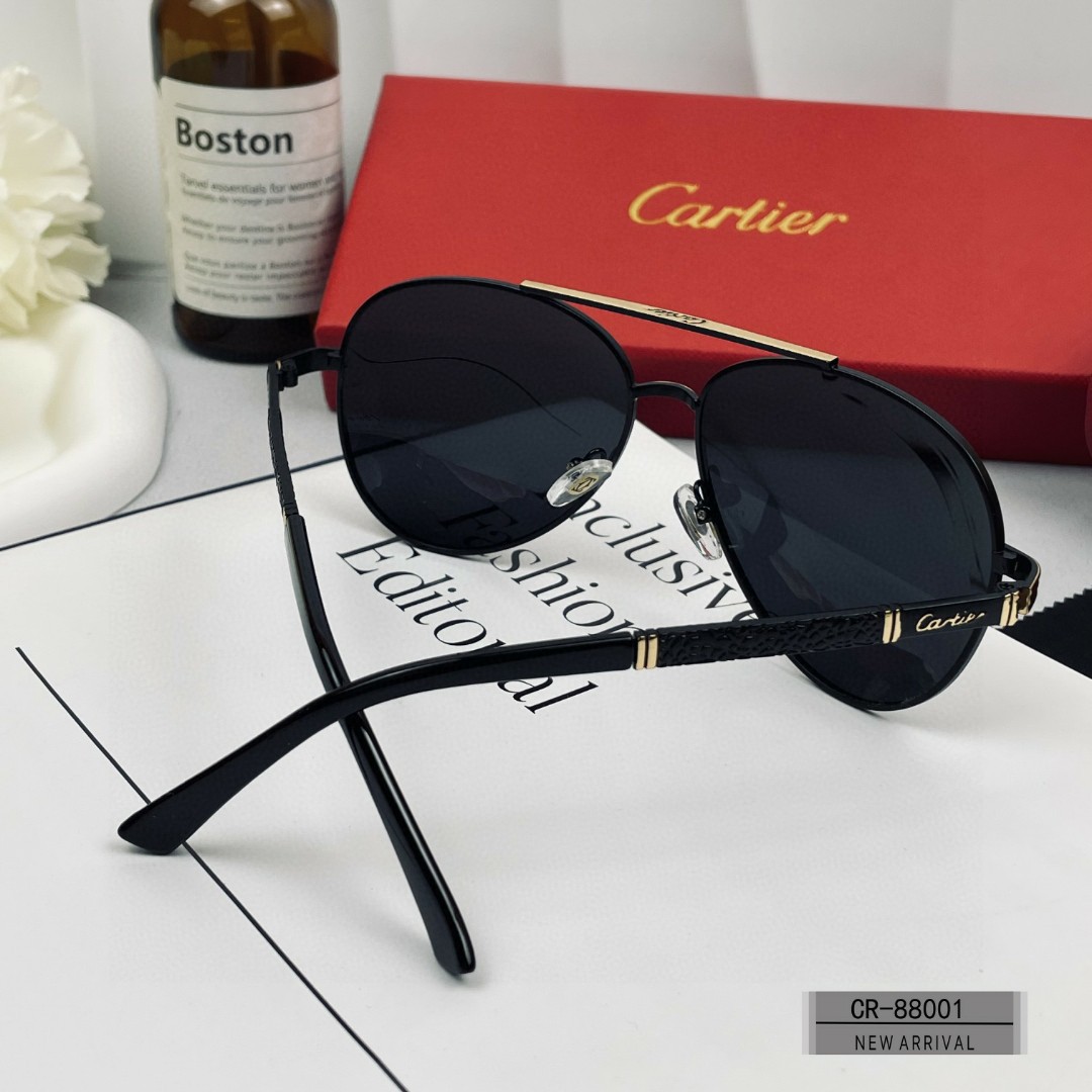 .法国卡地亚-Cartier.宝丽来树脂偏光镜片️.金属镜架轻便佩戴舒适.size60-13-148.新