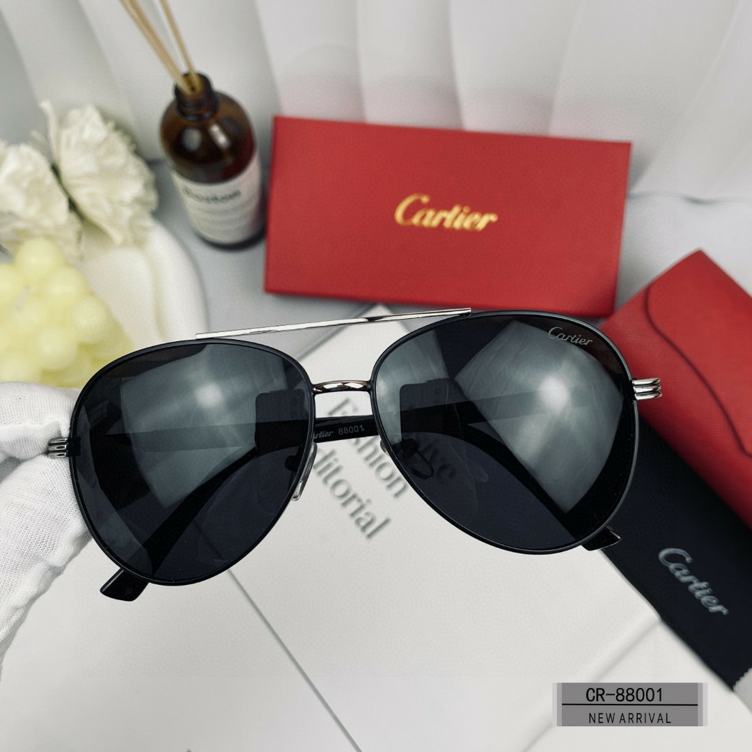 .法国卡地亚-Cartier.宝丽来树脂偏光镜片️.金属镜架轻便佩戴舒适.size60-13-148.新