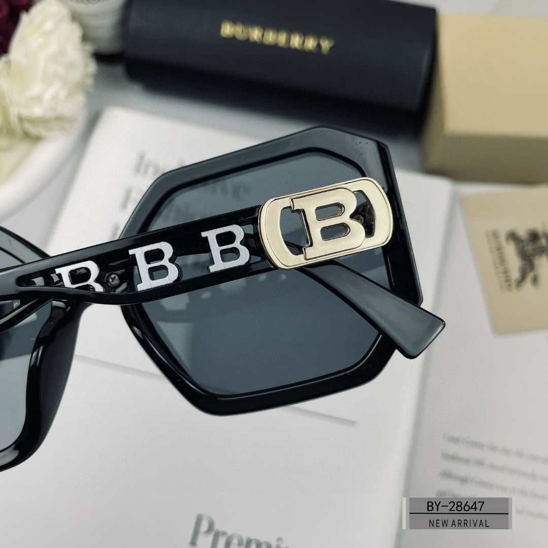 .Burberry-巴宝莉.宝丽来树脂偏光镜片️.TR镜架轻便佩戴舒适.size61-15-150.新款