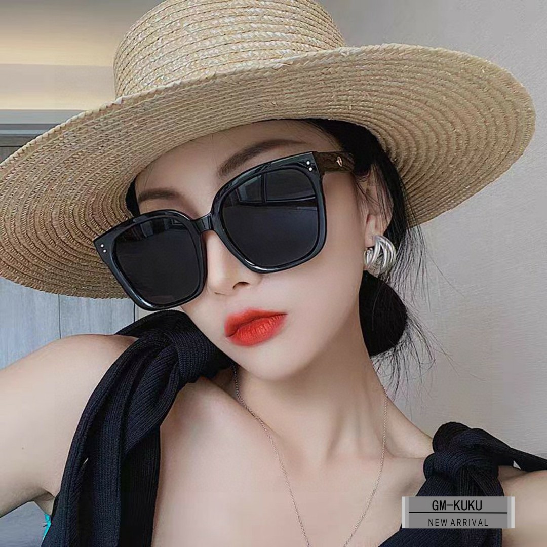 NO:268524,.【Korean V-brand-G M】 .【Polaroid resin high-definition lens】 .【TR frame lightweight and comfortable to wear】 .【size63-18-151,】 .【The same gentlemonster series on the official website of GM, perfect replica one-to-one production, the details are exactly the same as the original, the temple logo is all original, not the ordinary version printed [grin], the material is T R90 ultra-light memory material, Polaroid HD polarized lens, fashionable is an indispensable one!  ModelGM-KUKU♀】Glasses sunglasses sunglasses, glasses19860909.【韩国V牌-G M】 .【宝丽来树脂高清镜片】 .【TR镜架轻便佩戴舒适】 .【size63-18-151,】 .【GM官网同款gentlemonster系列,完美复刻一比一制造,细节都跟原版一模一样,镜腿logo都是原版的哦,不是普通版本印字的[呲牙],材质T R90超轻记忆料,宝丽来高清偏光镜片 ,时尚的是不可缺少的一款！ModelGM-KUKU♀】眼镜墨镜太阳镜,眼镜,glasses