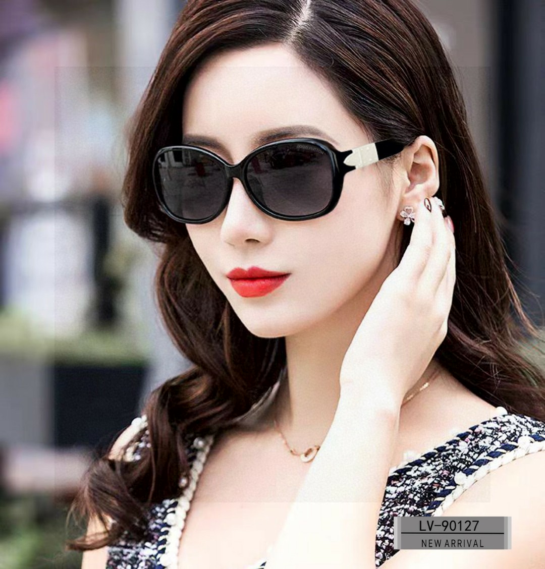 NO:268879,.【France Louis Vuitton-LV】.【Polaroid resin high-definition lenses】.【PC frame is light and comfortable to wear】.【size 61-17-142,】.【Sun glasses reduce the burden of strong light, block harmful light and prevent radiation, must-have items for travel and matching clothes, and you can also use them when driving!  Temples show more luxurious taste. Brand concept - fashion is fleeting, style is eternal. It will bring you insight into the true meaning of fashion and enter the world of trends!  Model90127♀】Glasses sunglasses sunglasses, glasses, louis vuitton, louis vuitton19860909.【法国路易威登-LV】 .【宝丽来树脂高清镜片】 .【PC镜架轻便佩戴舒适】 .【size 61-17-142,】 .【款太阳镜减轻强光负担,遮挡有害光线防辐射,出行旅游搭配衣服必备品,开车也可以用哦！镜腿更显奢华品味.品牌理念-流行稍纵即逝,风格永存. 带您洞悉时尚真谛,踏入潮流世界！ Model90127♀】眼镜墨镜太阳镜,眼镜,louis vuitton,louis vuitton,glasses