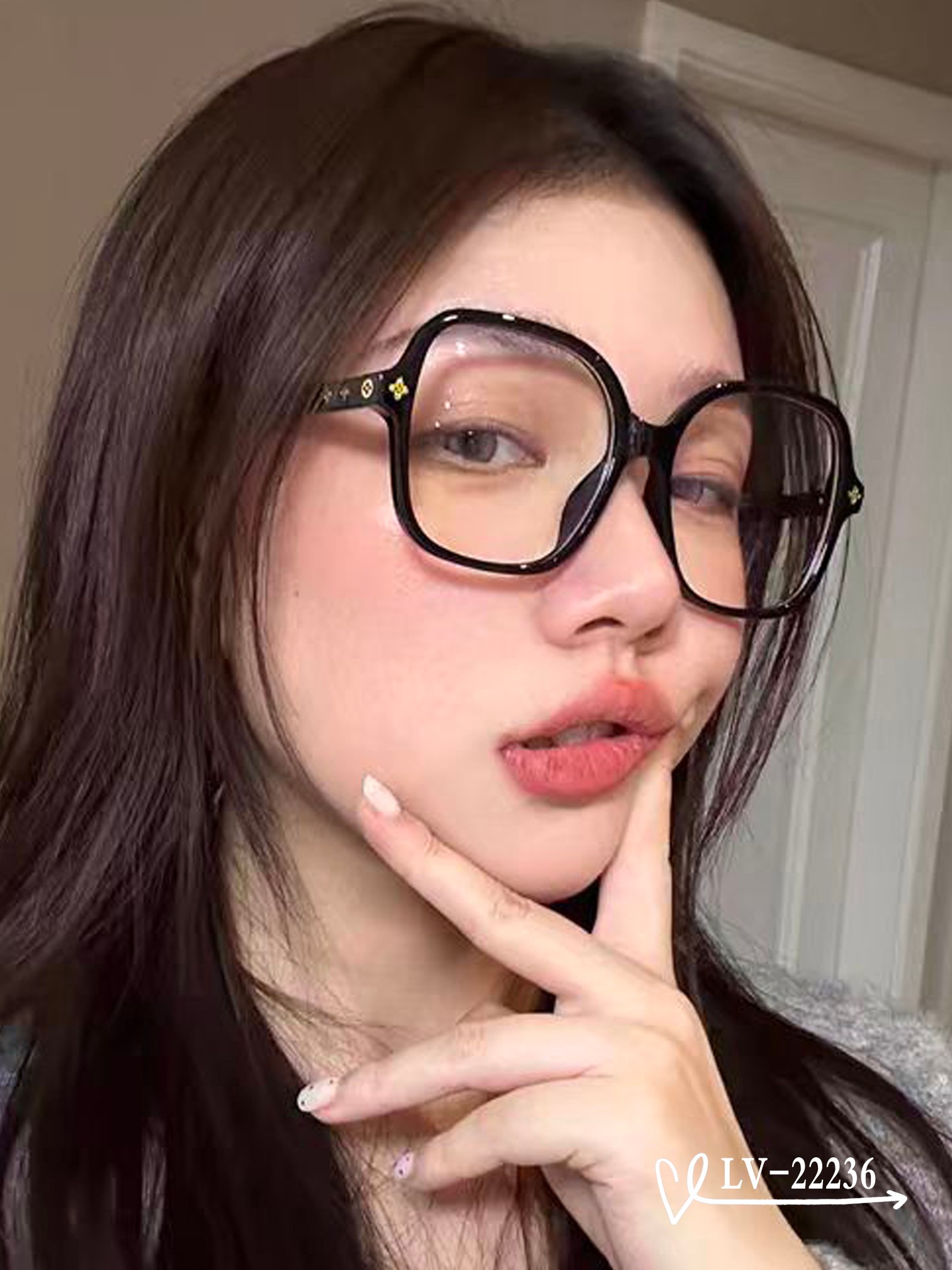   👓.【路易威登-LV】
         🕶.【宝丽来树脂镜片】
         ⭐️.【PC镜架