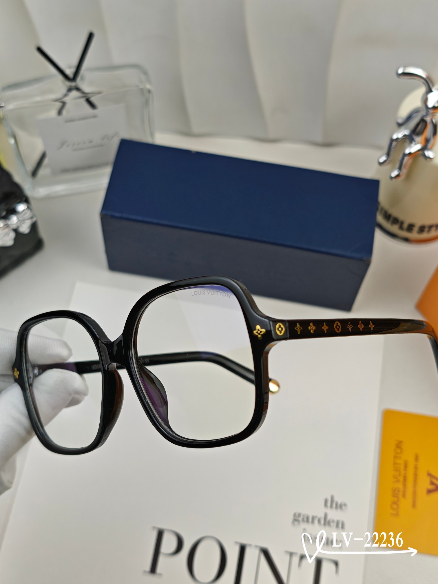   👓.【路易威登-LV】
         🕶.【宝丽来树脂镜片】
         ⭐️.【PC镜架