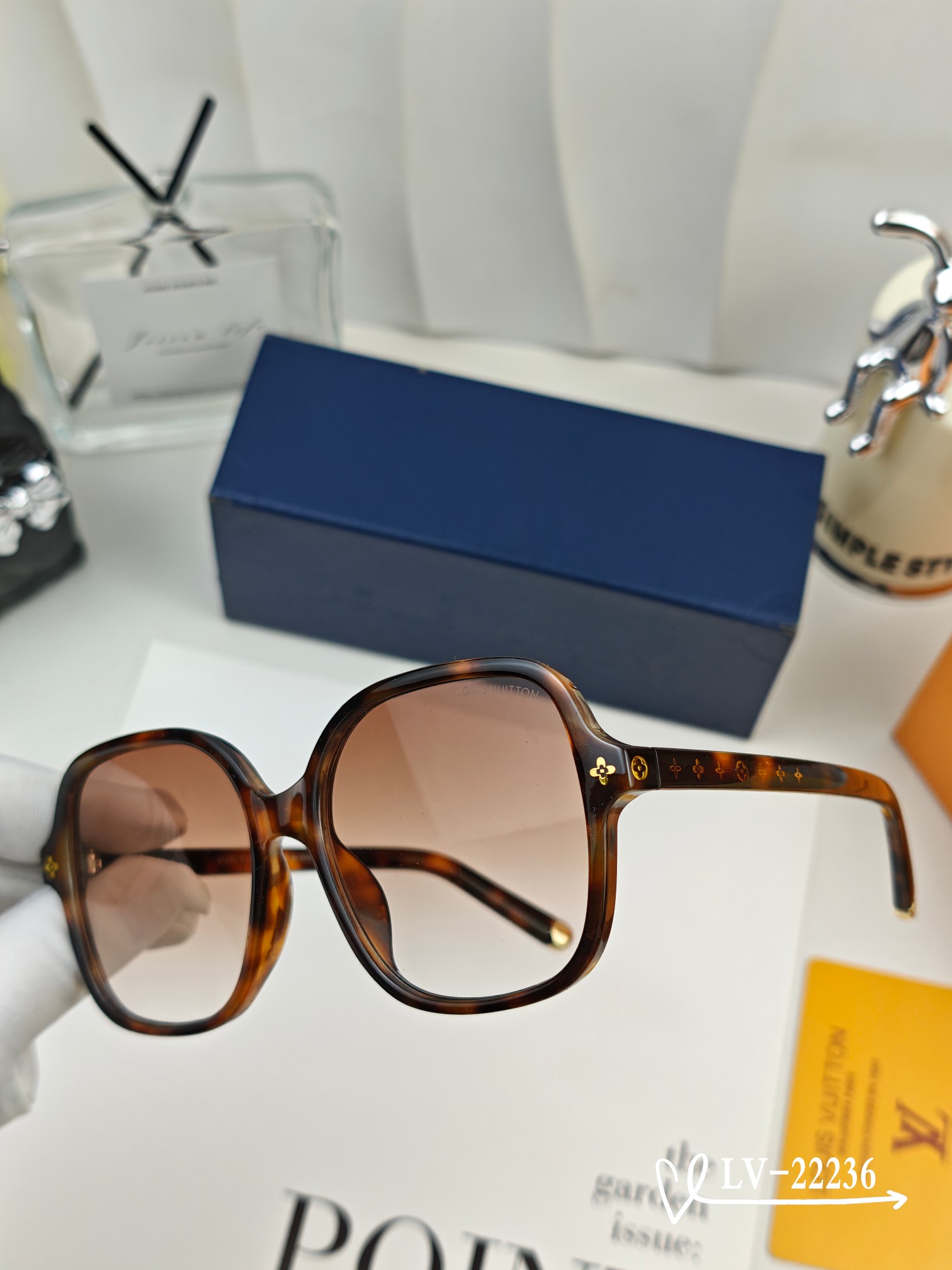  👓.【路易威登-LV】
         🕶.【宝丽来树脂镜片】
         ⭐️.【PC镜架