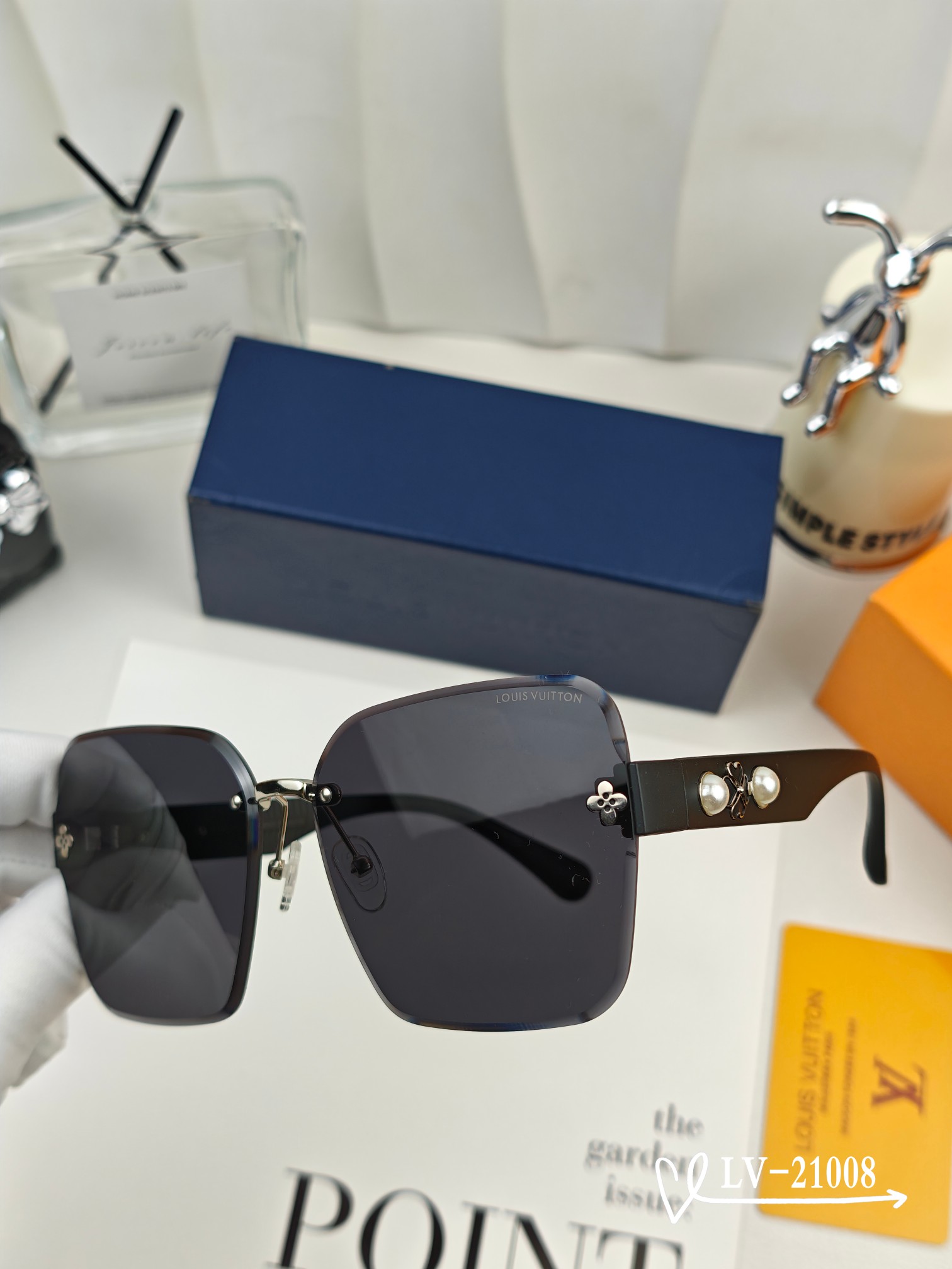   👓.【路易威登-LV】
         🕶.【宝丽来树脂镜片】
         ⭐️.【PC镜架