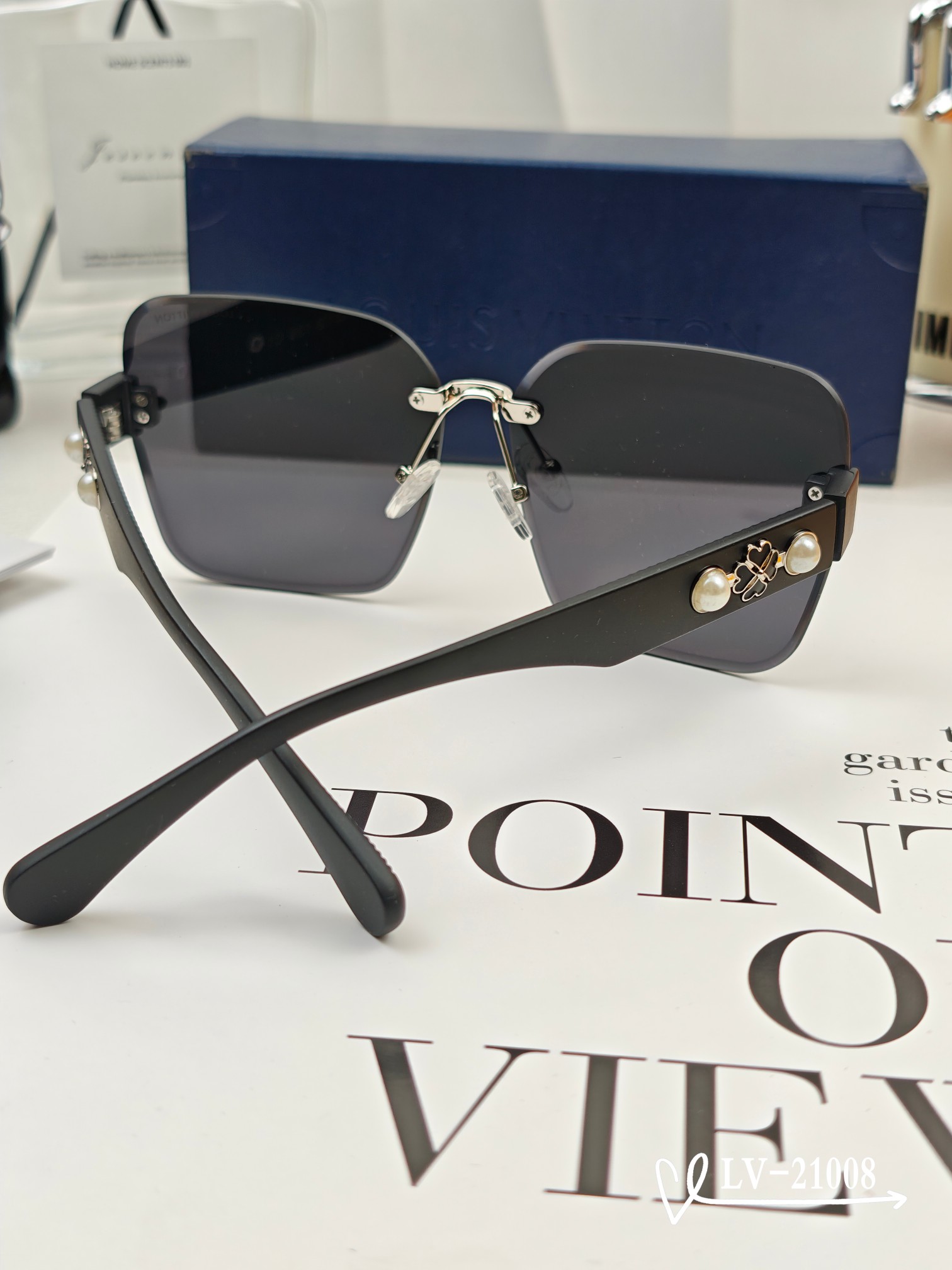   👓.【路易威登-LV】
         🕶.【宝丽来树脂镜片】
         ⭐️.【PC镜架