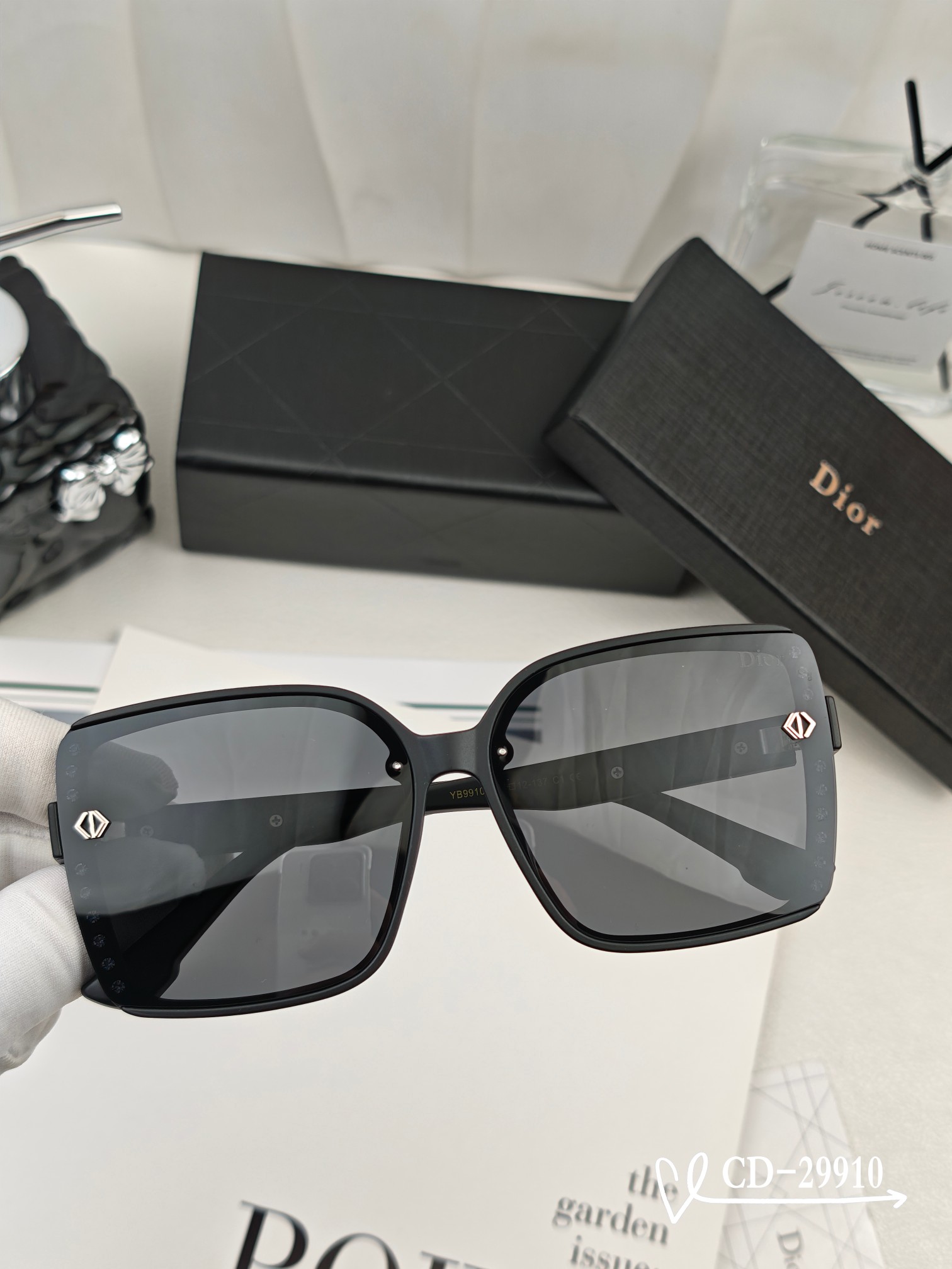    👓.【法国迪奥-DIOR】
         🕶️.【宝丽来树脂偏光镜片】
         ⭐️