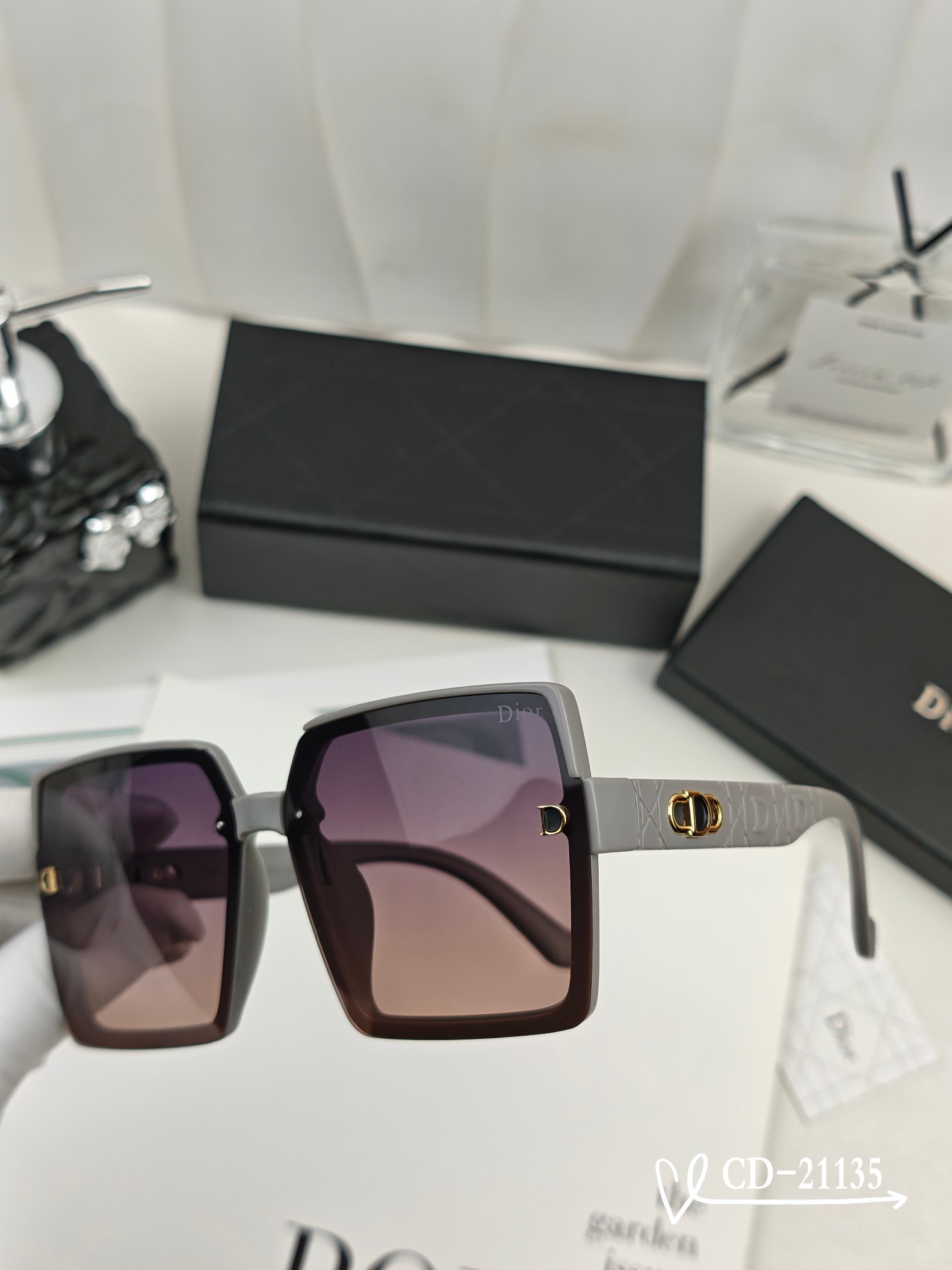   👓.【法国迪奥-DIOR】
         🕶️.【宝丽来树脂偏光镜片】
         ⭐️