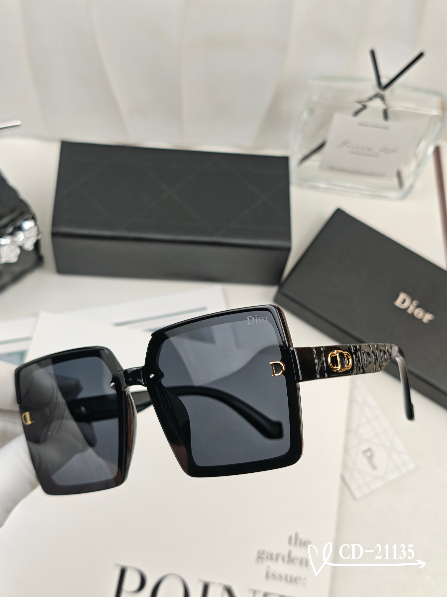    👓.【法国迪奥-DIOR】
         🕶️.【宝丽来树脂偏光镜片】
         ⭐️