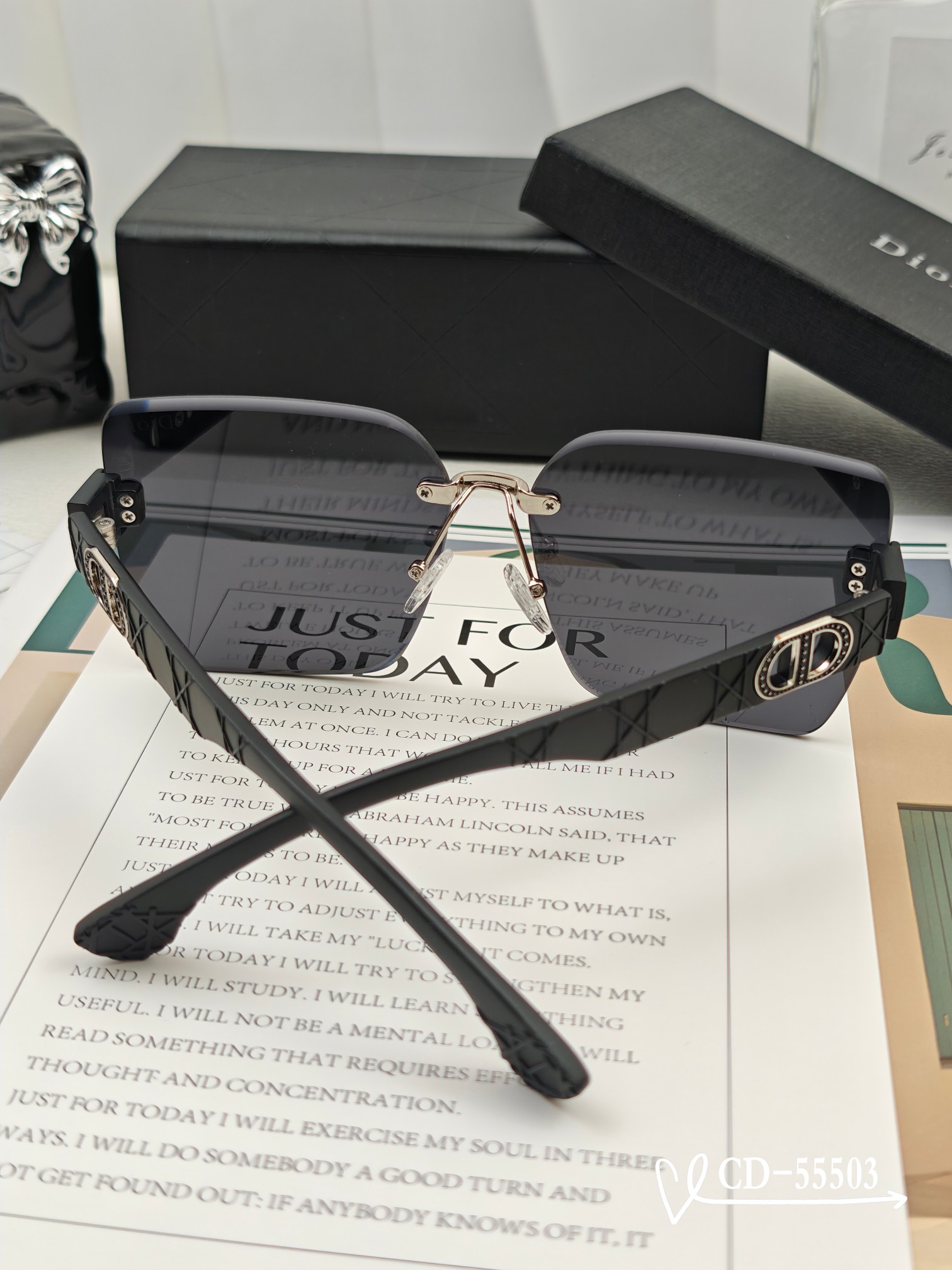   👓.【法国迪奥-DIOR】
         🕶️.【宝丽来树脂偏光镜片】
         ⭐️