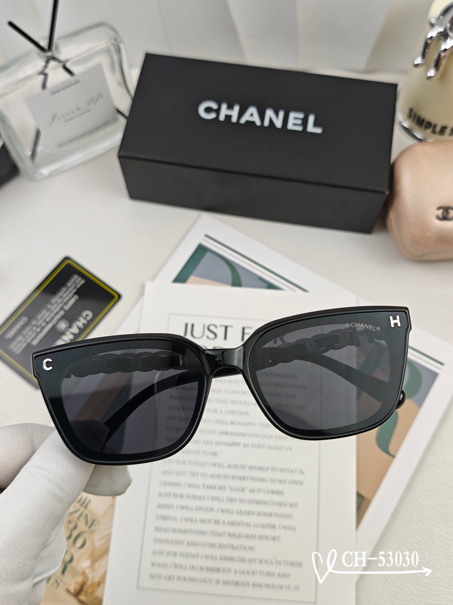   👓.【法国香奈儿-CHANEL】
         🕶.【宝丽来树脂高清镜片】
         ⭐