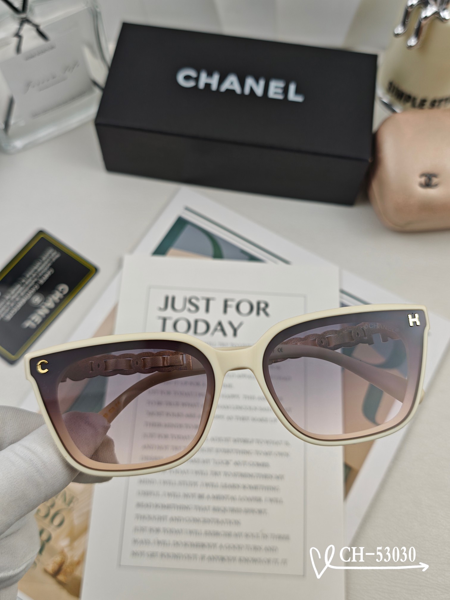   👓.【法国香奈儿-CHANEL】
         🕶.【宝丽来树脂高清镜片】
         ⭐