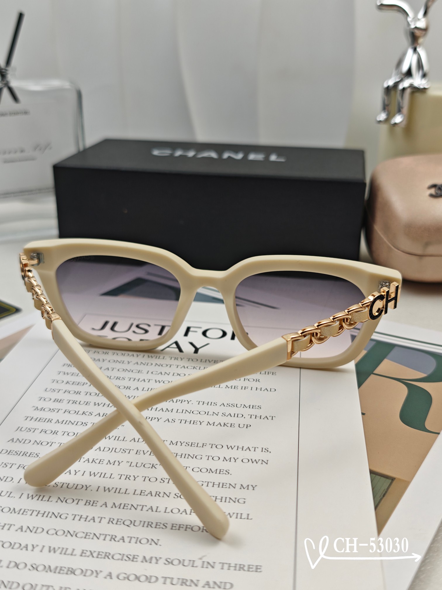   👓.【法国香奈儿-CHANEL】
         🕶.【宝丽来树脂高清镜片】
         ⭐
