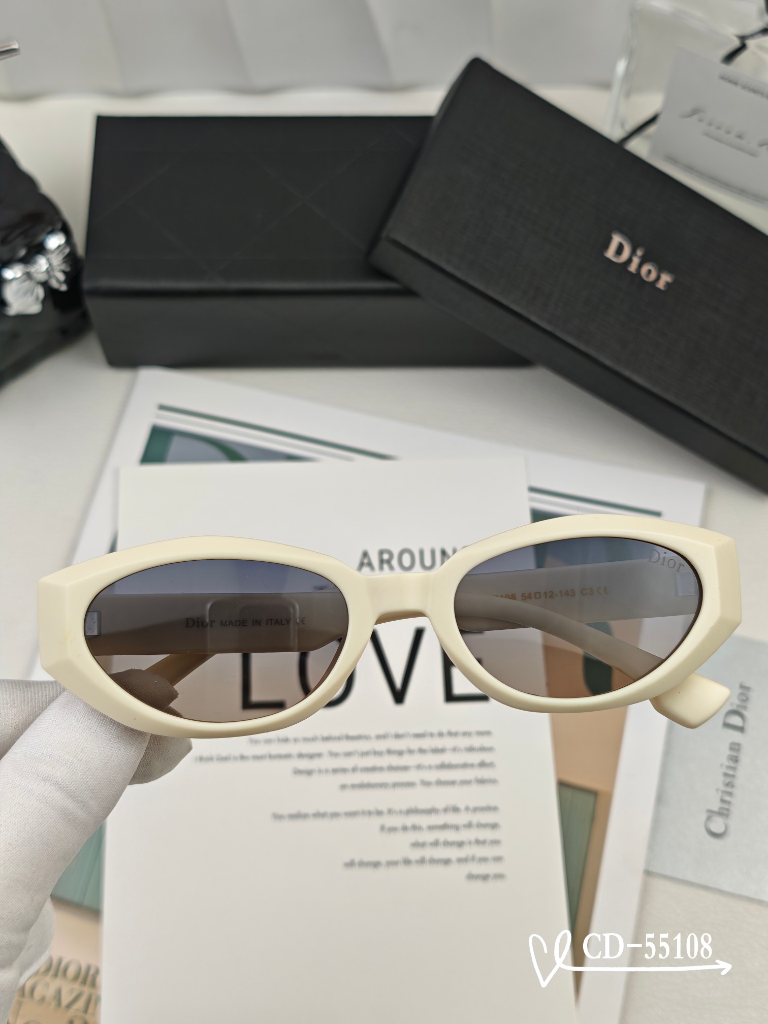    👓.【法国迪奥-DIOR】
         🕶️.【宝丽来树脂偏光镜片】
         ⭐️
