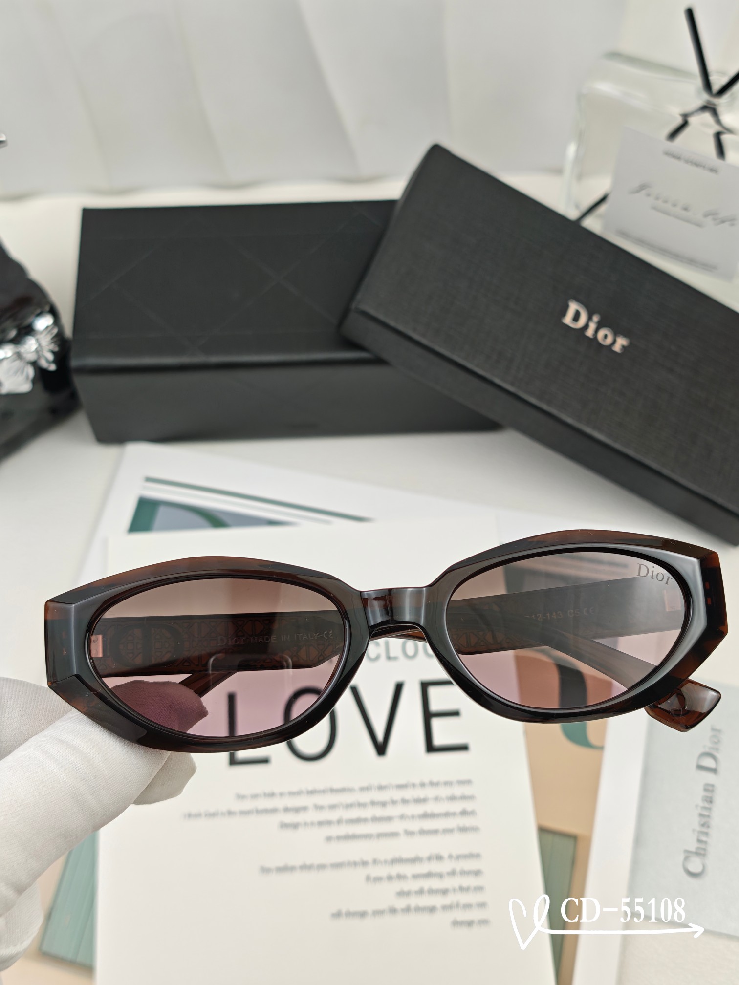    👓.【法国迪奥-DIOR】
         🕶️.【宝丽来树脂偏光镜片】
         ⭐️