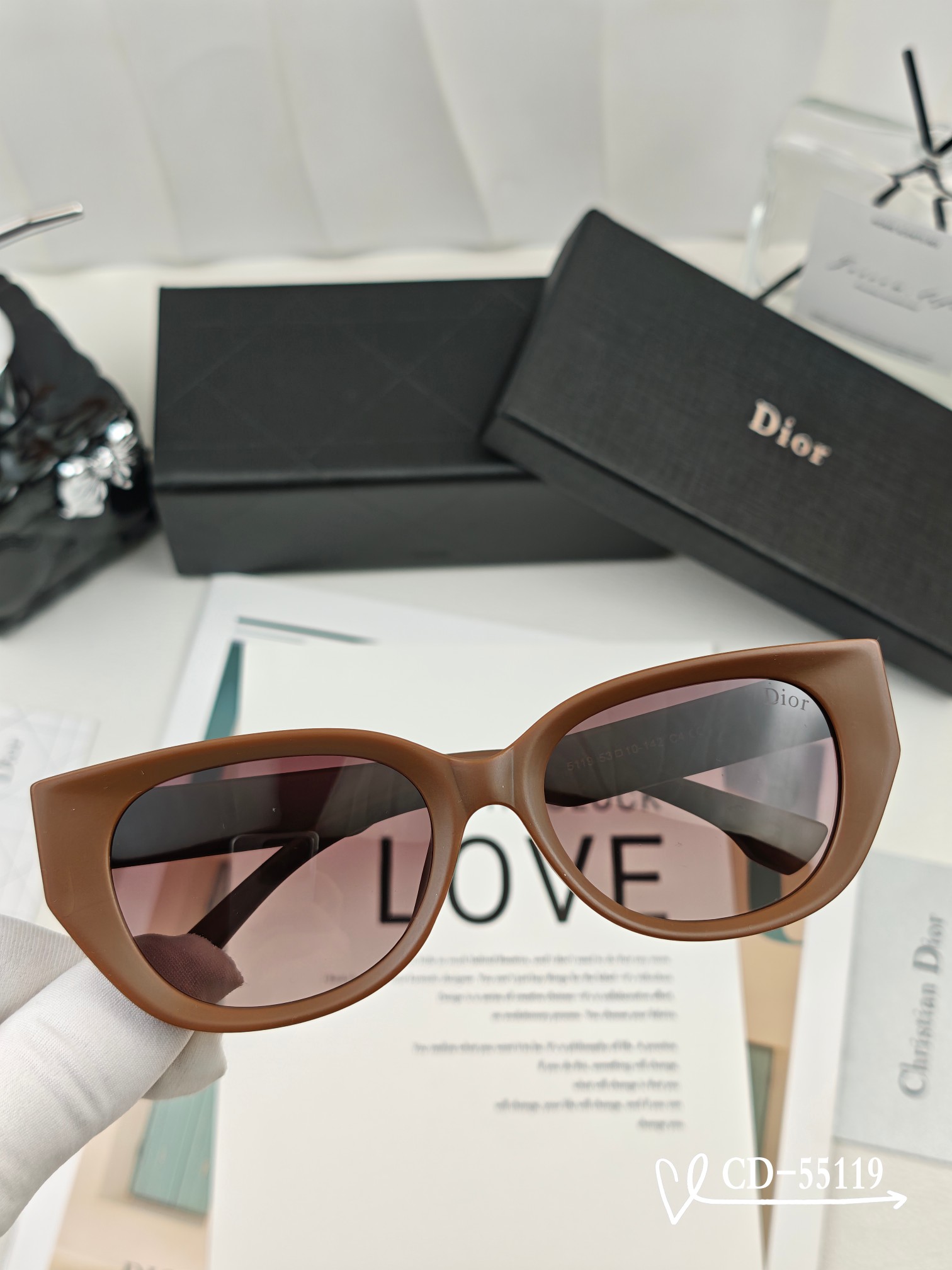    👓.【法国迪奥-DIOR】
         🕶️.【宝丽来树脂偏光镜片】
         ⭐️