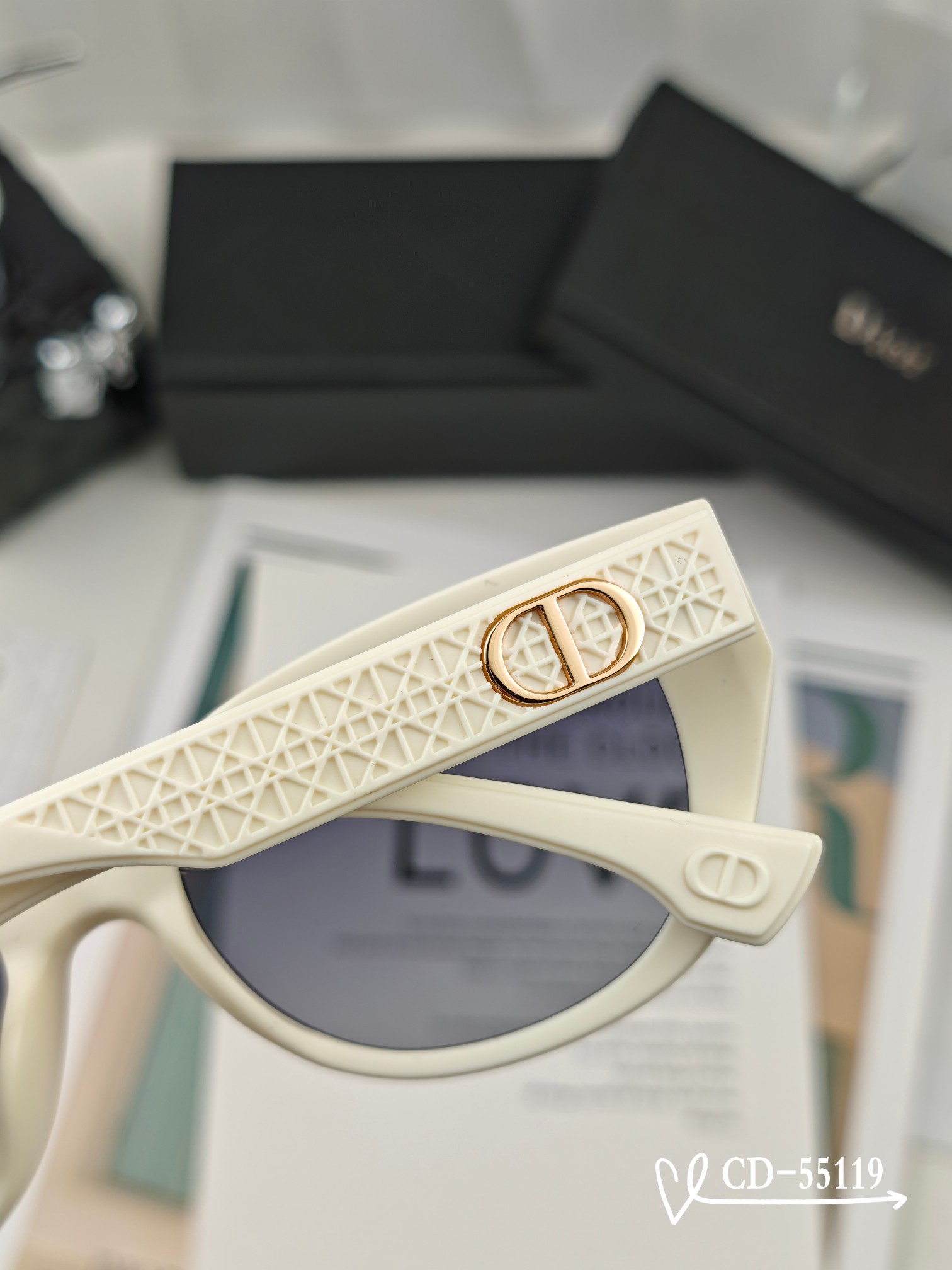    👓.【法国迪奥-DIOR】
         🕶️.【宝丽来树脂偏光镜片】
         ⭐️