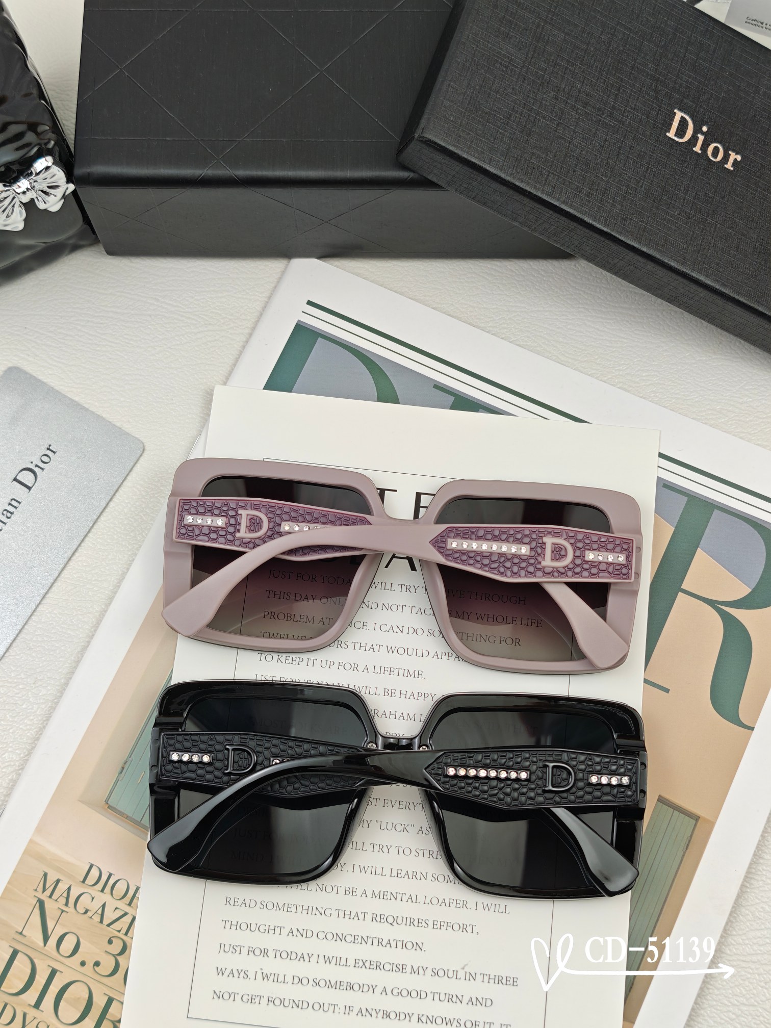    👓.【法国迪奥-DIOR】
         🕶️.【宝丽来树脂偏光镜片】
         ⭐️