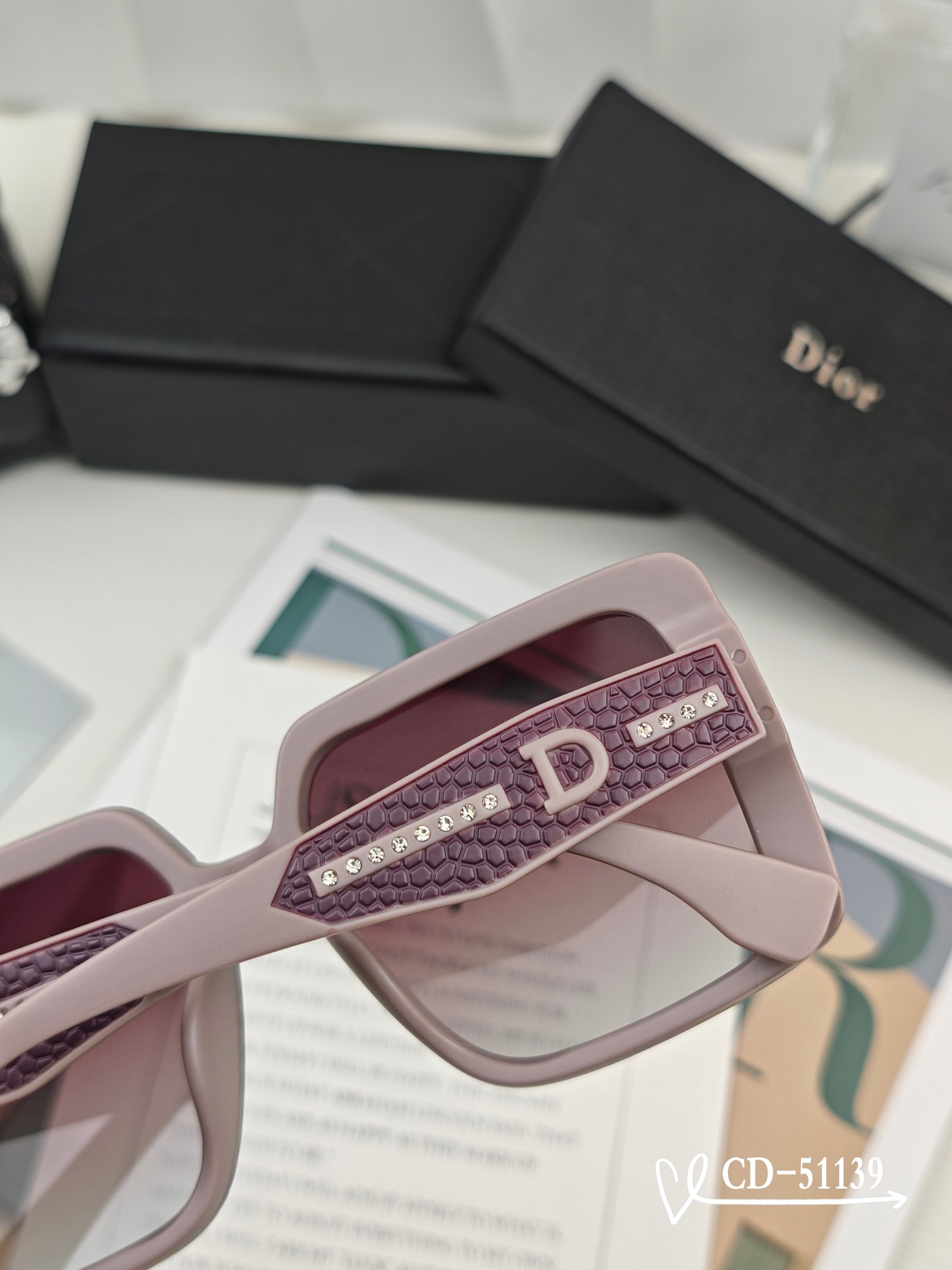    👓.【法国迪奥-DIOR】
         🕶️.【宝丽来树脂偏光镜片】
         ⭐️